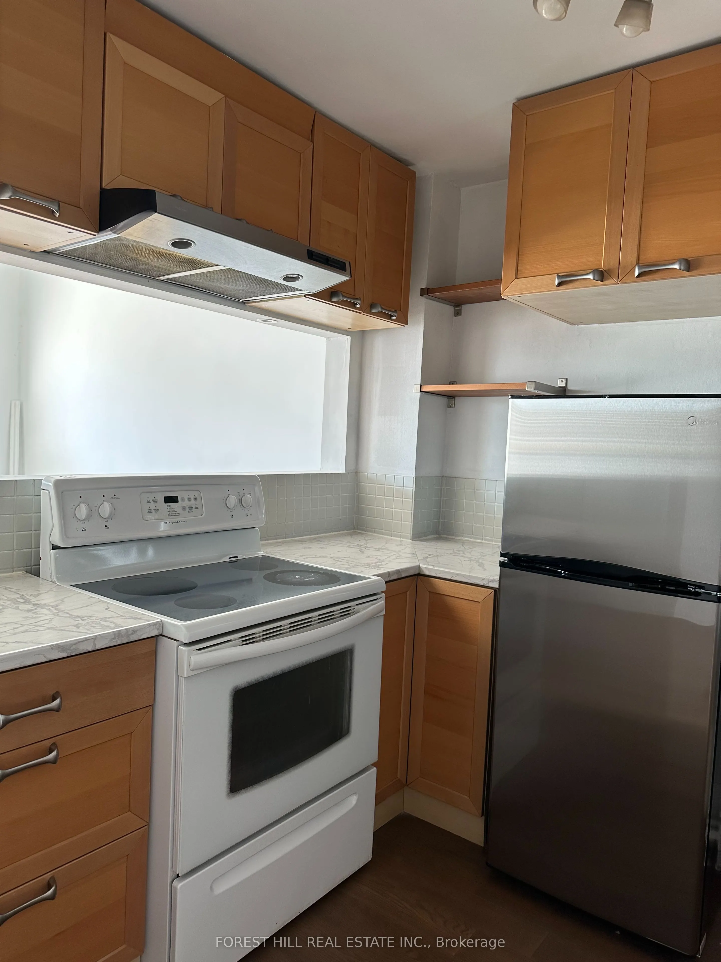 280 Eglinton Avenue W