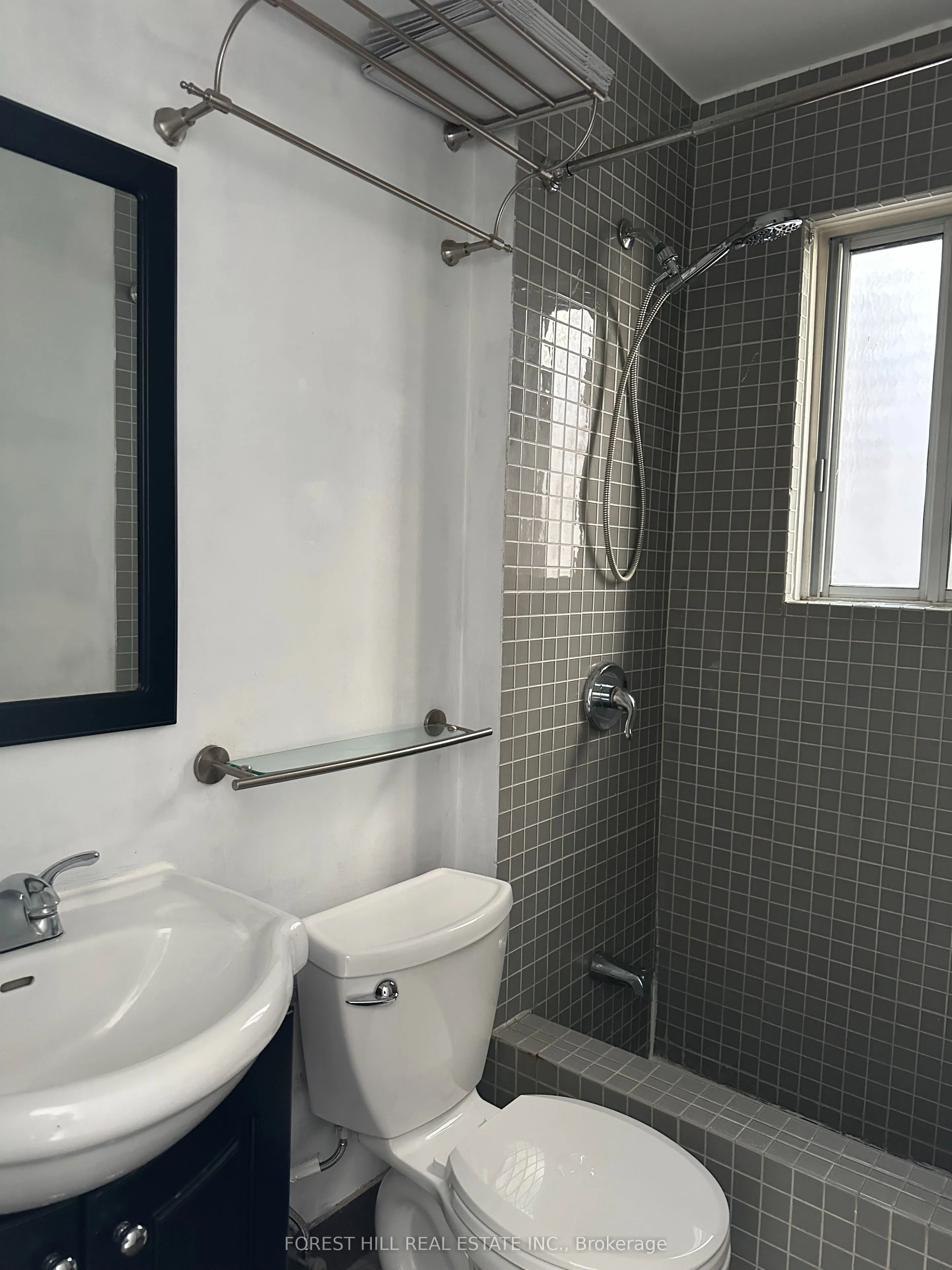 280 Eglinton Avenue W
