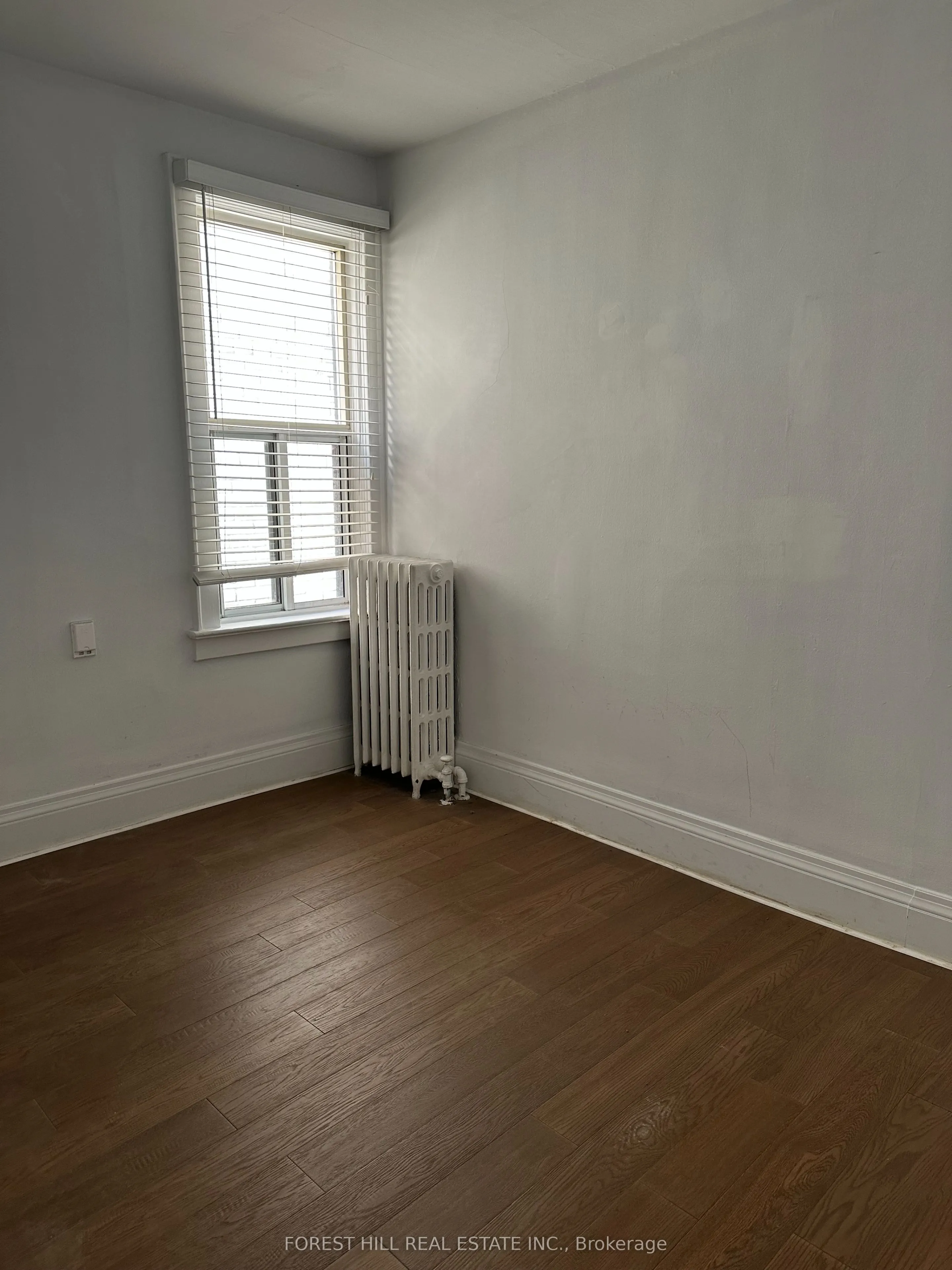 280 Eglinton Avenue W