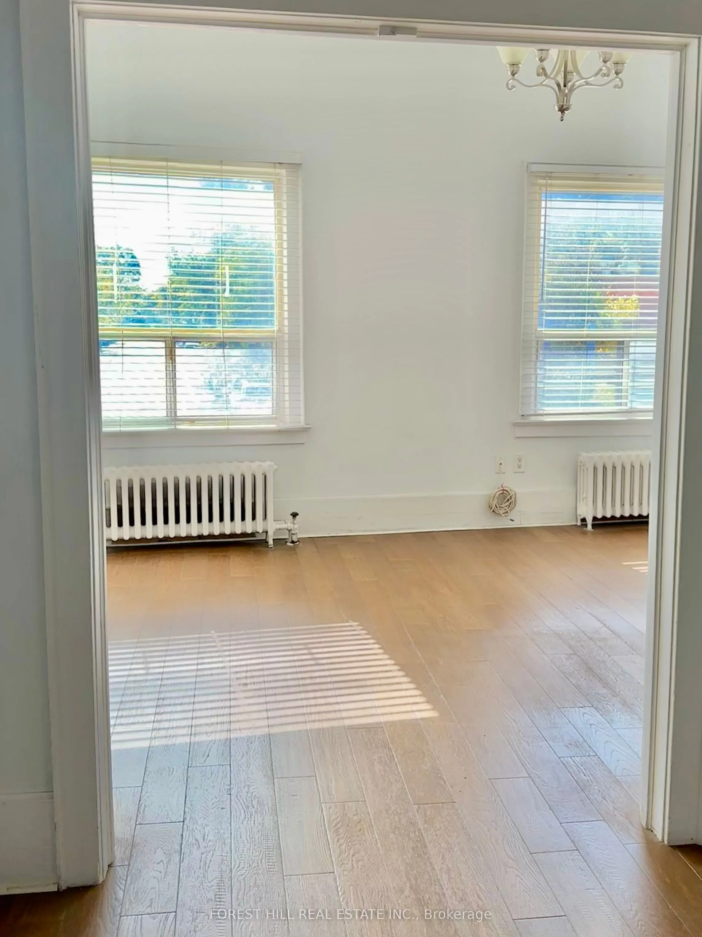 280 Eglinton Avenue W