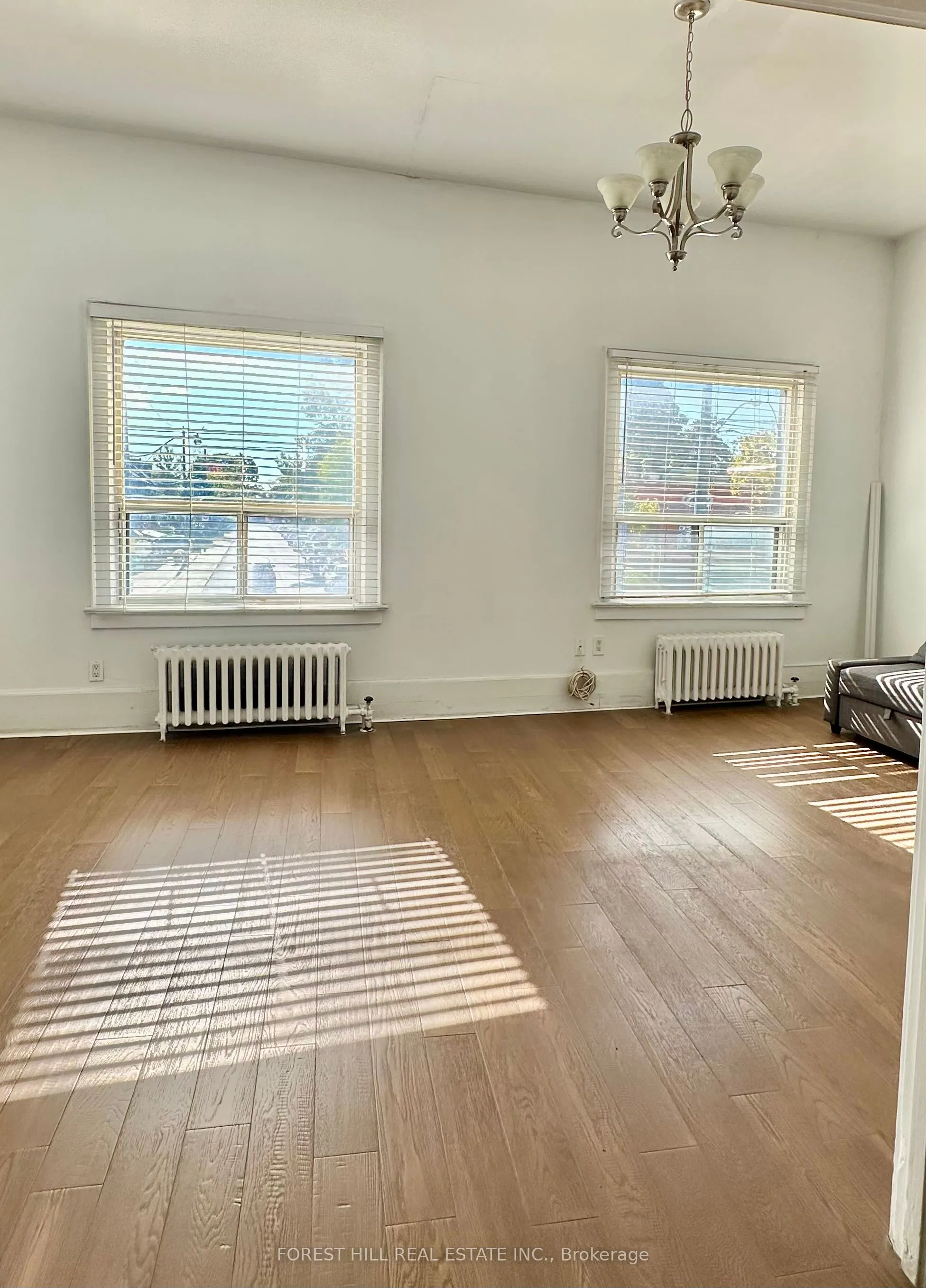 280 Eglinton Avenue W