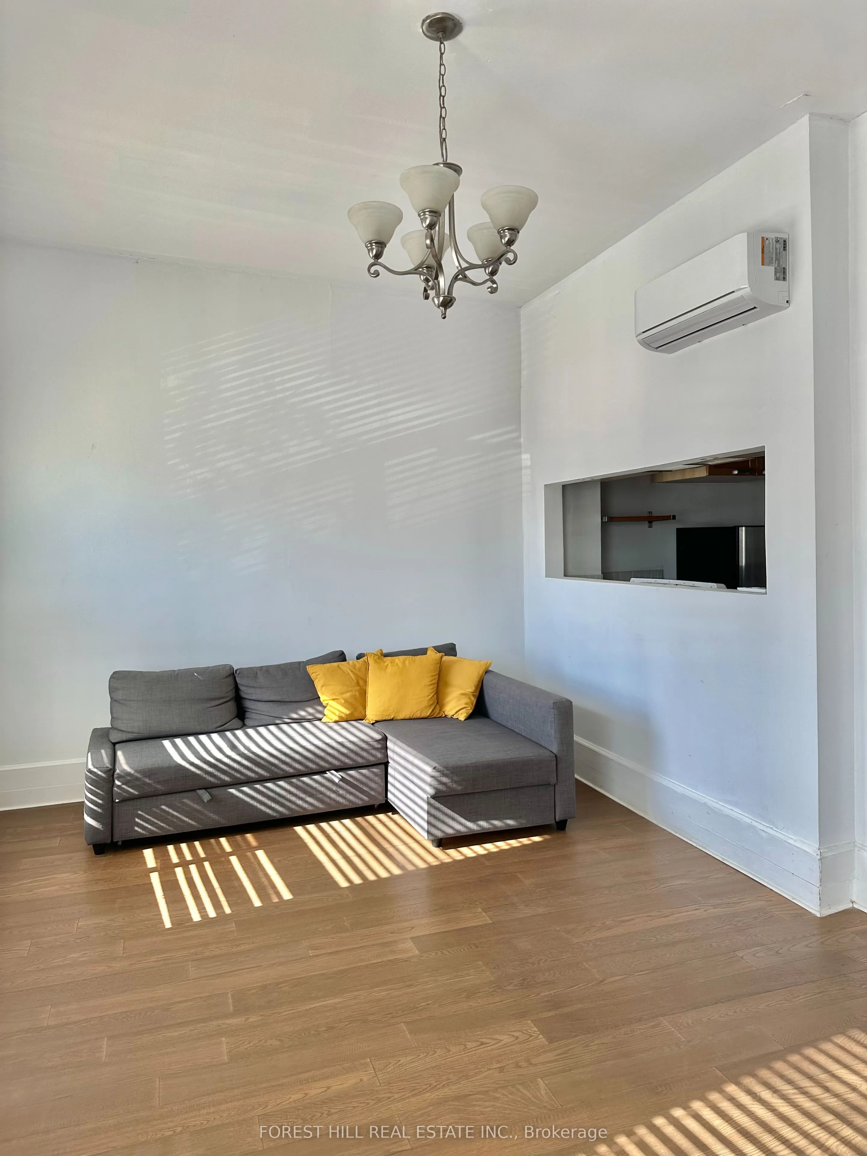280 Eglinton Avenue W