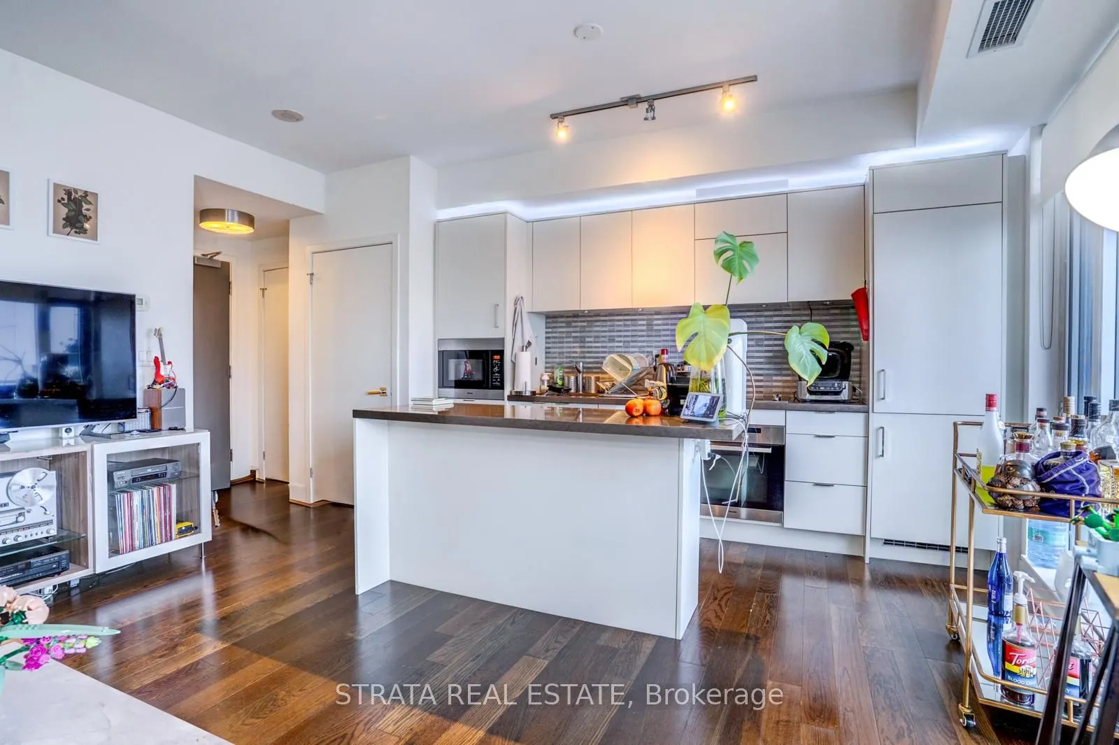21 Widmer Street, #3606