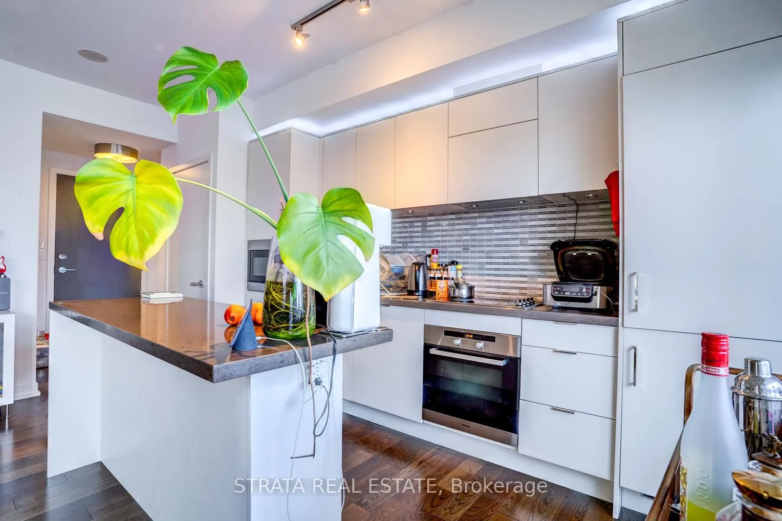 21 Widmer Street, #3606