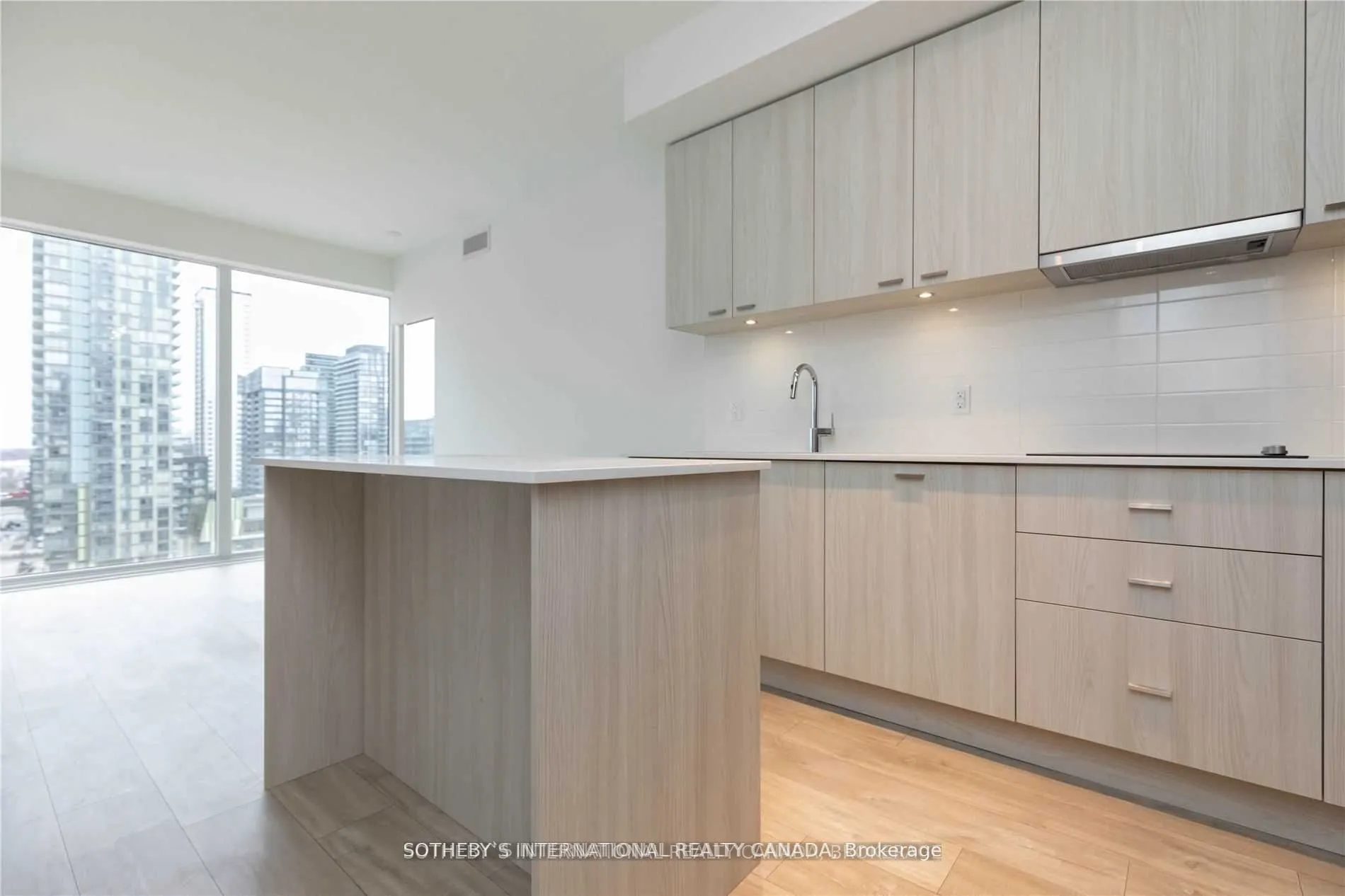 576 Front Street W, #903E