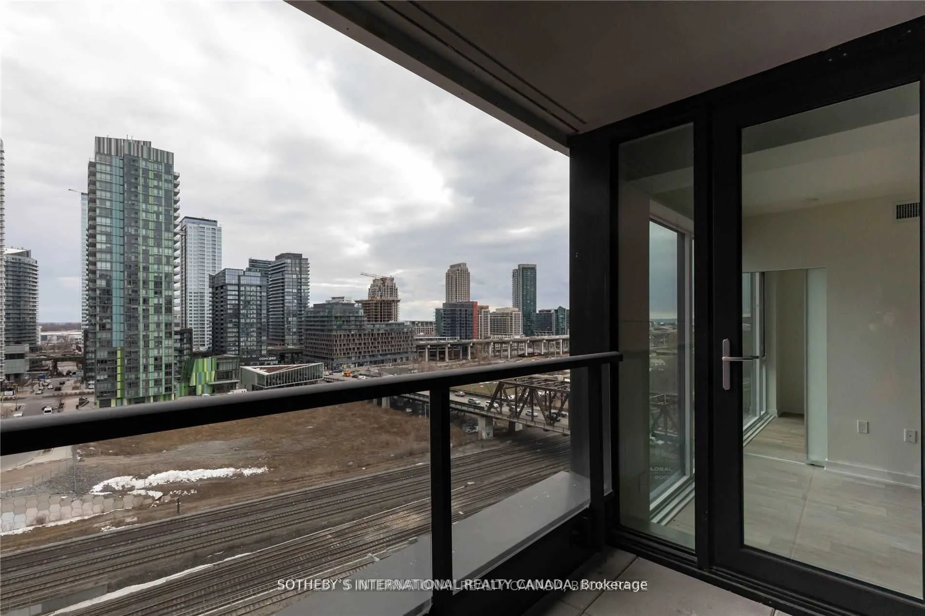 576 Front Street W, #903E