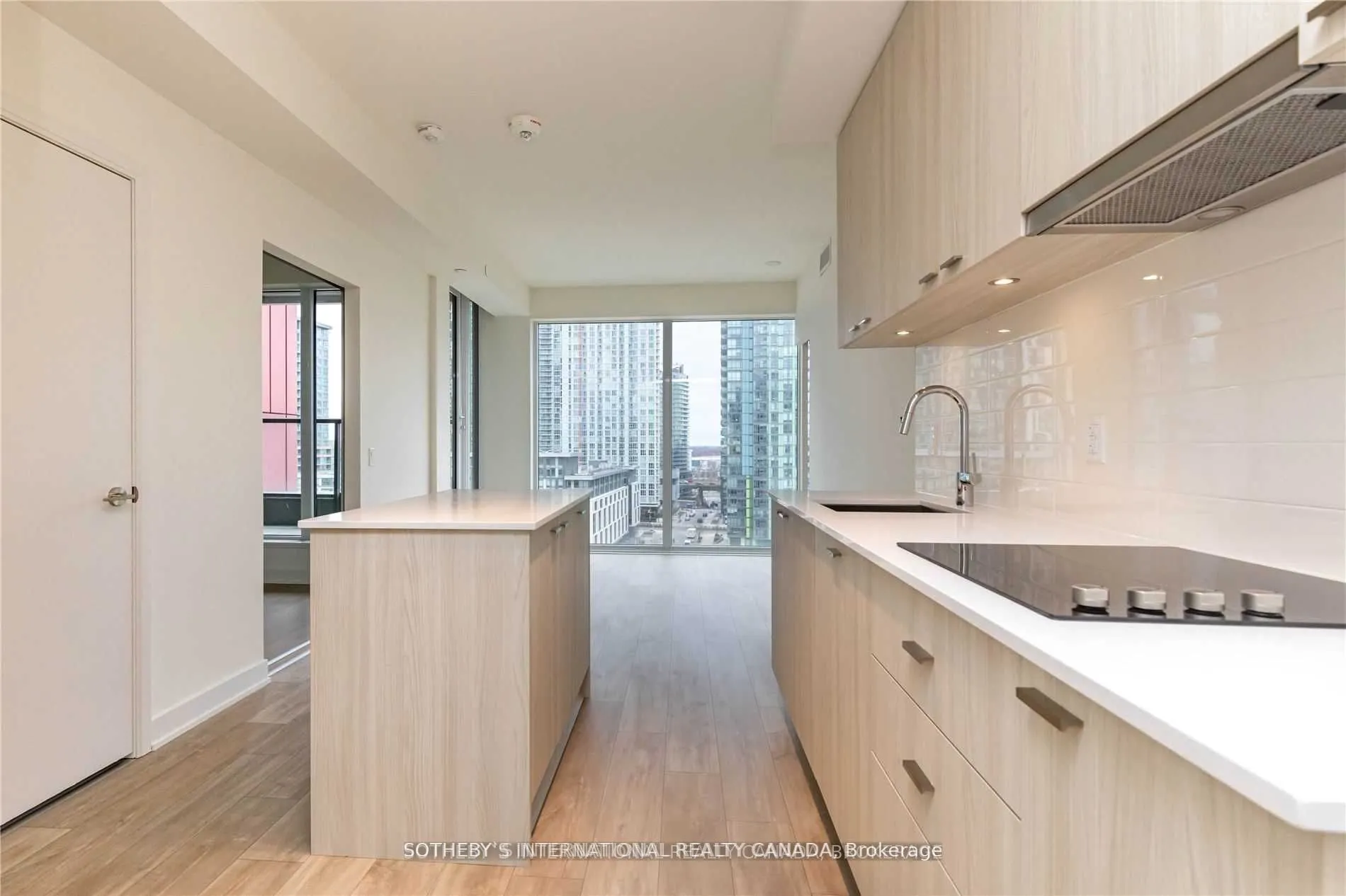 576 Front Street W, #903E