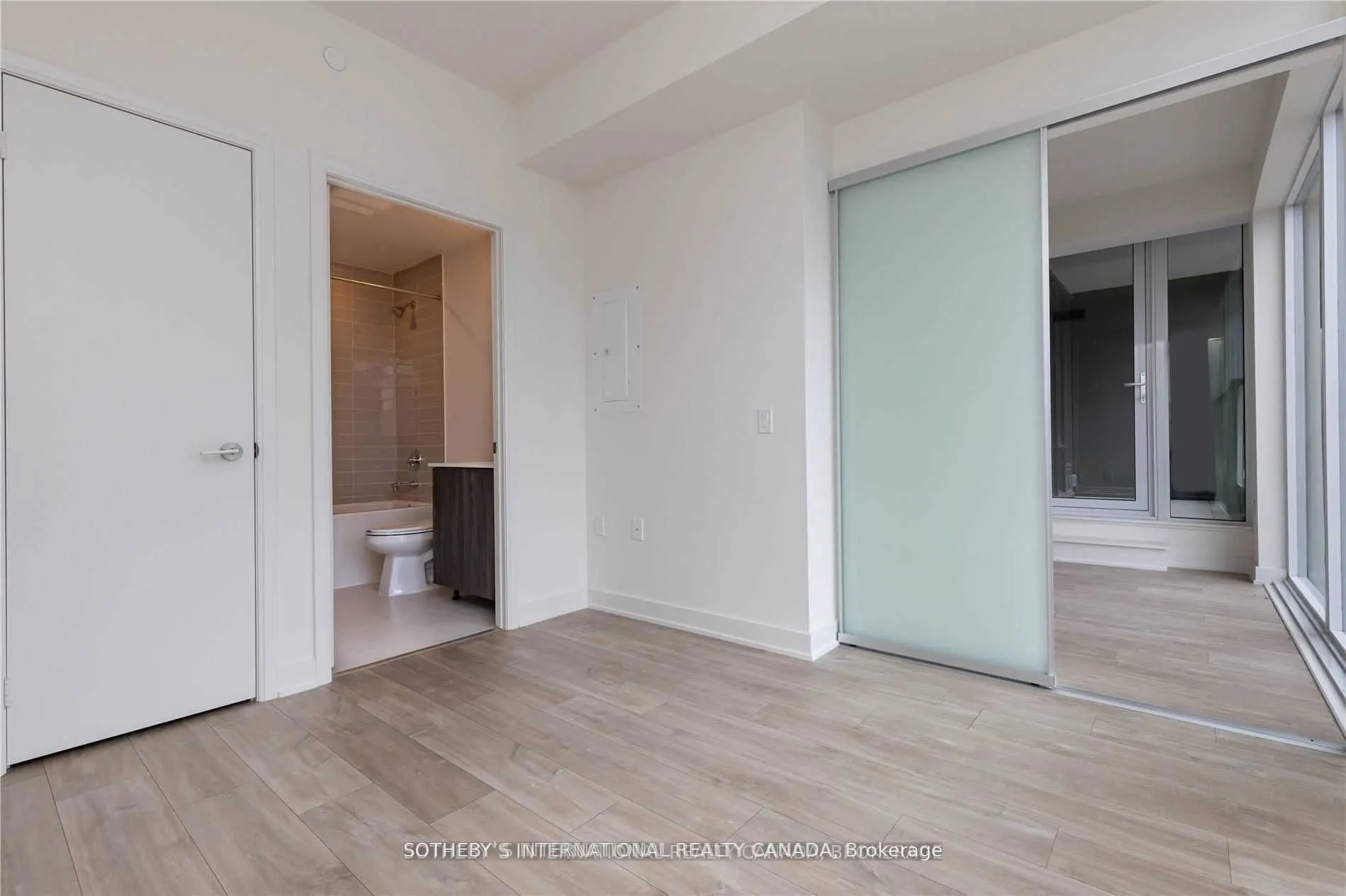 576 Front Street W, #903E