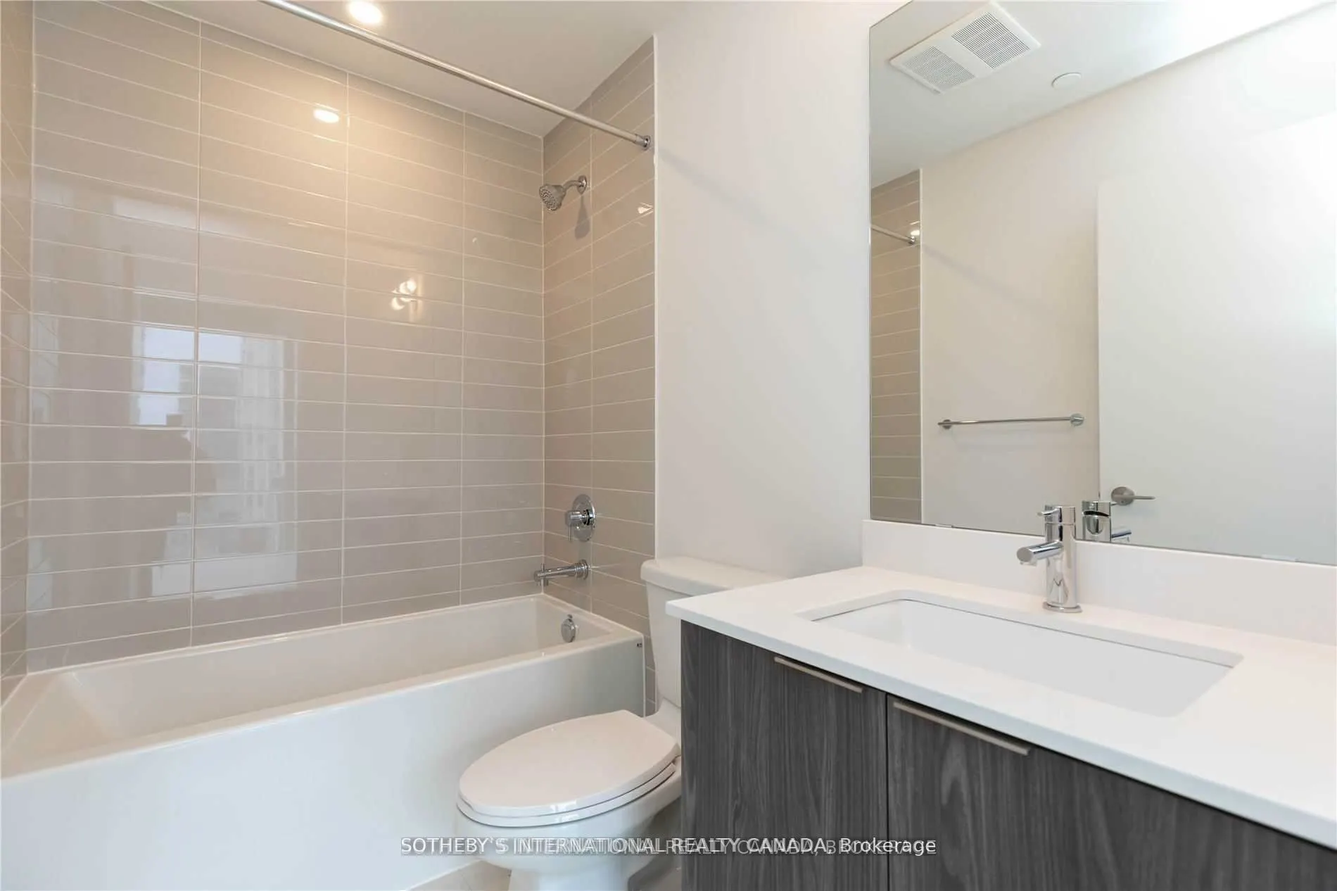 576 Front Street W, #903E