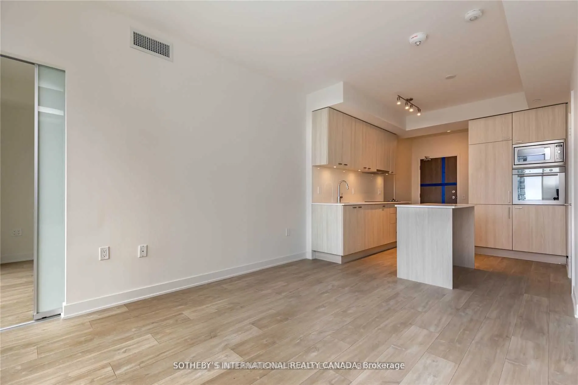 576 Front Street W, #903E