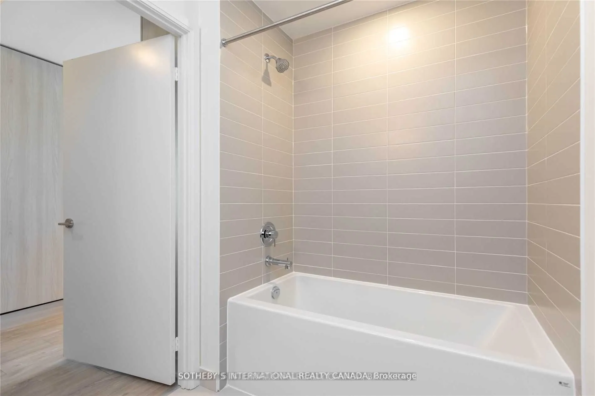 576 Front Street W, #903E