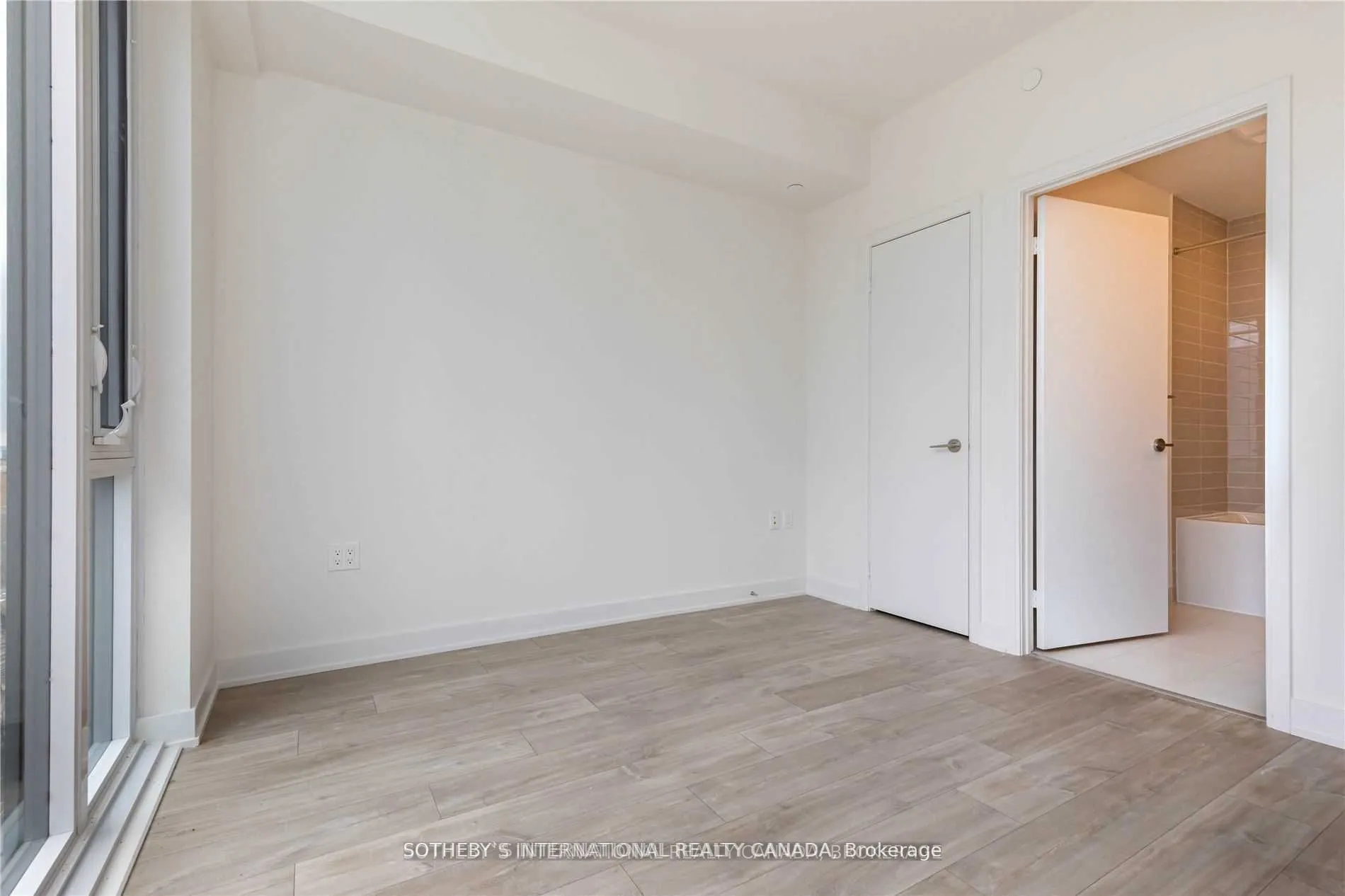 576 Front Street W, #903E