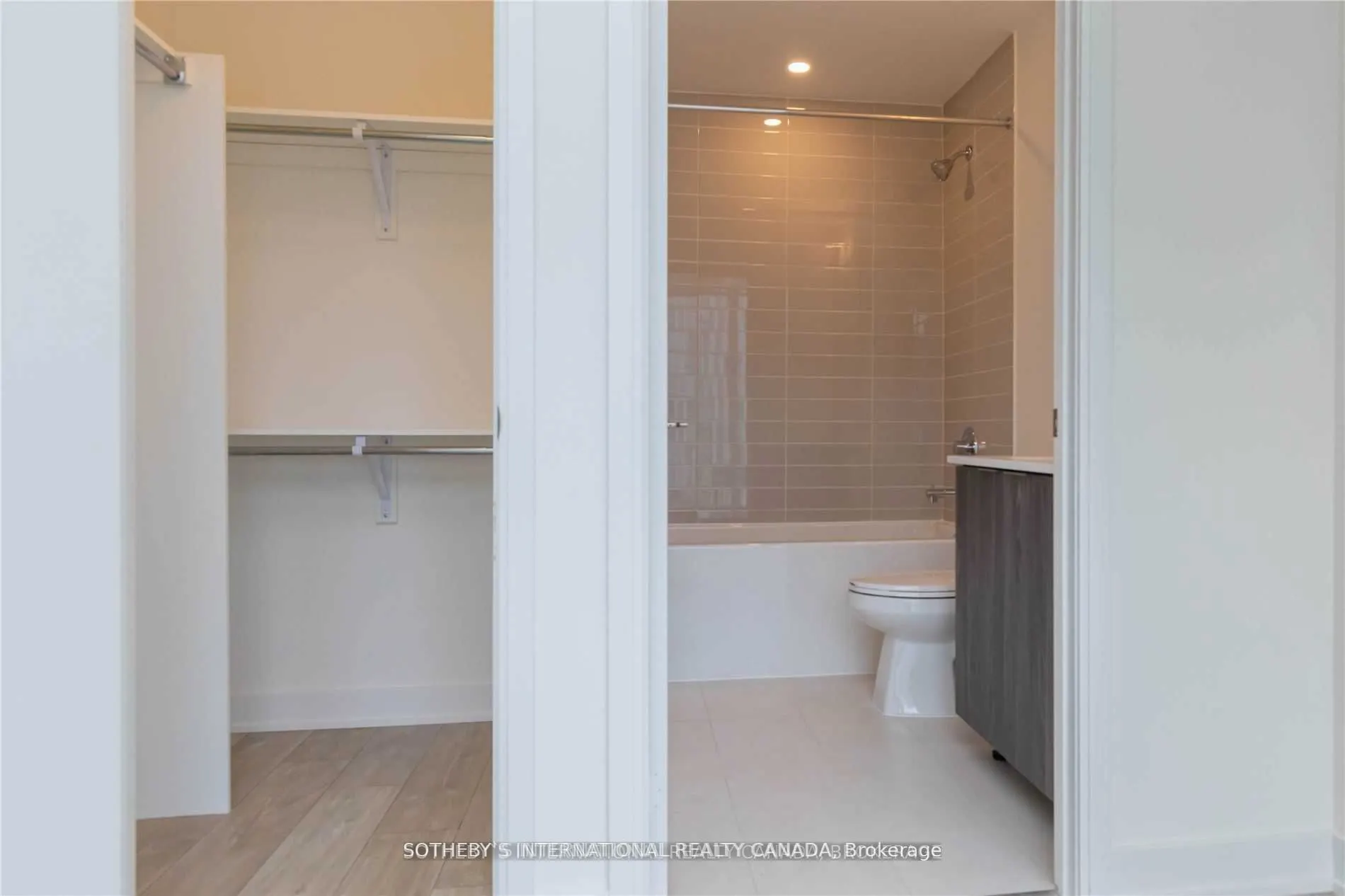 576 Front Street W, #903E