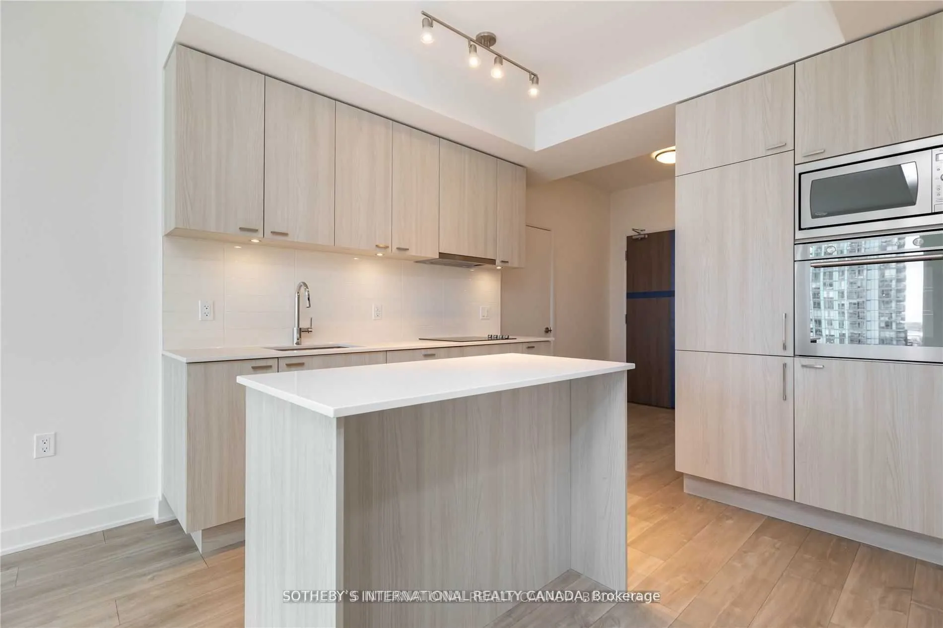 576 Front Street W, #903E