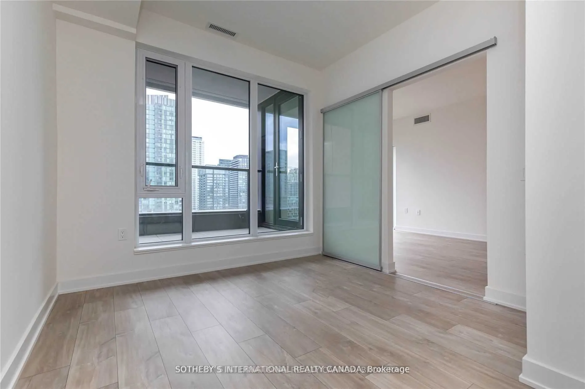 576 Front Street W, #903E