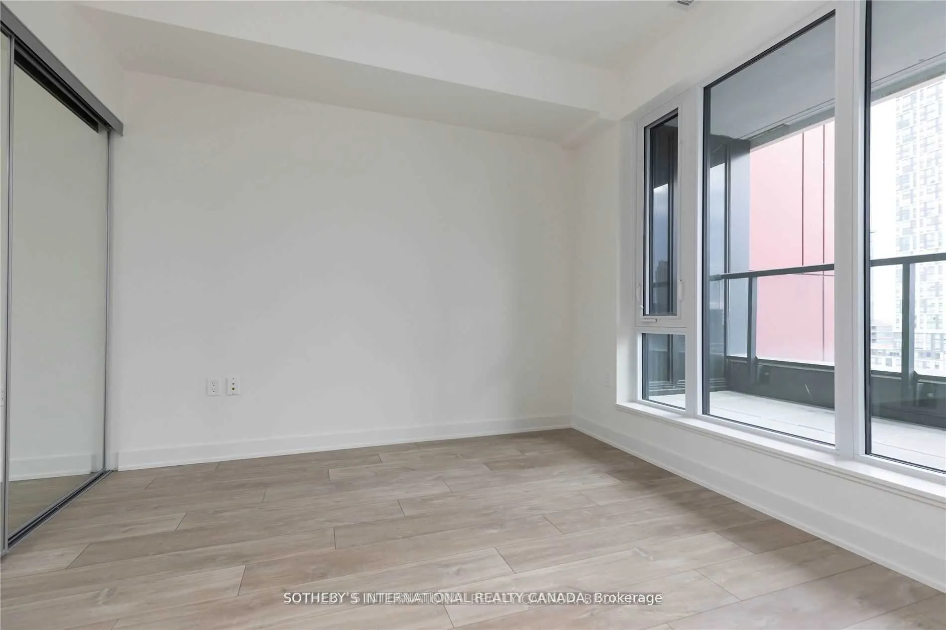 576 Front Street W, #903E