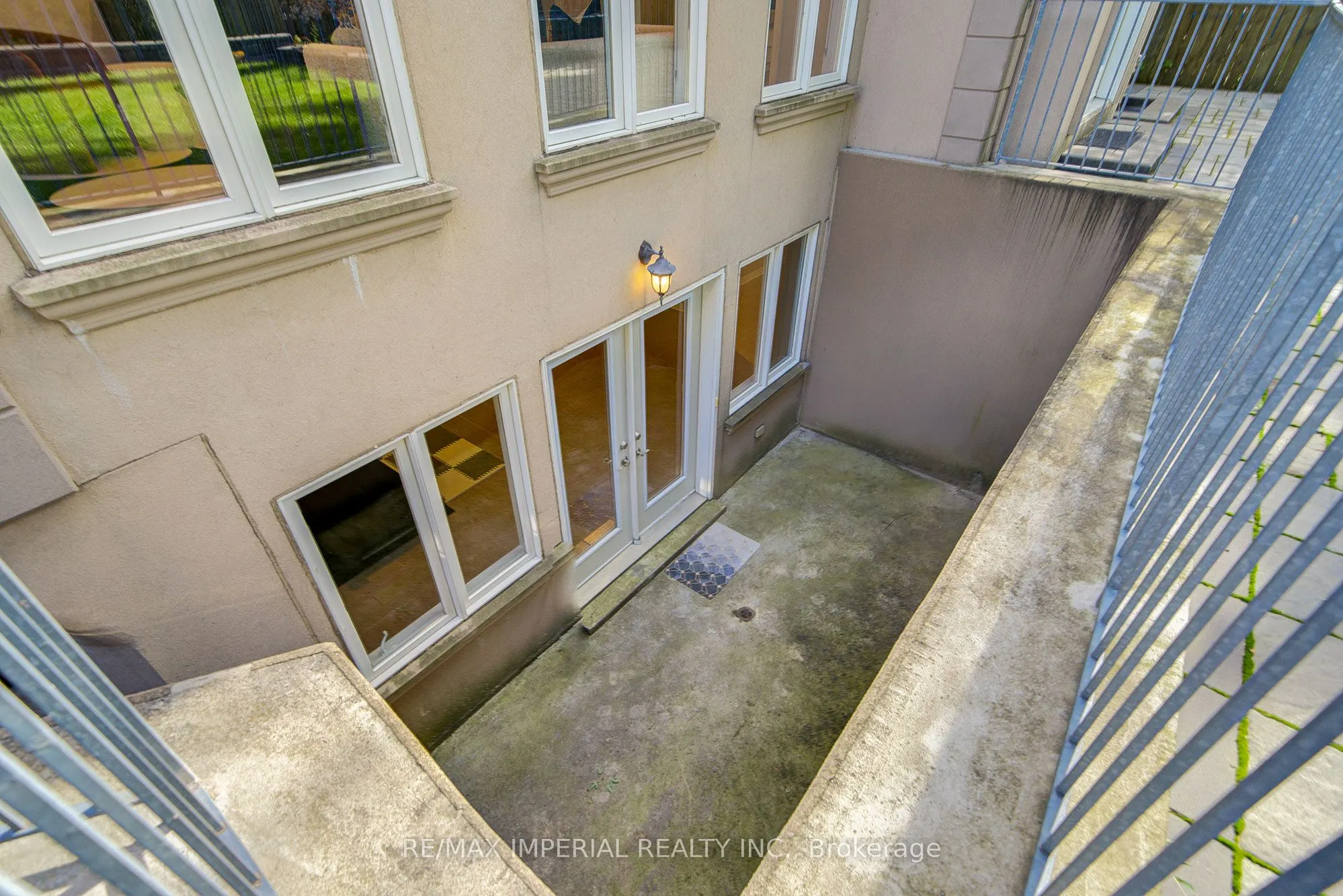 206 Hollywood Avenue