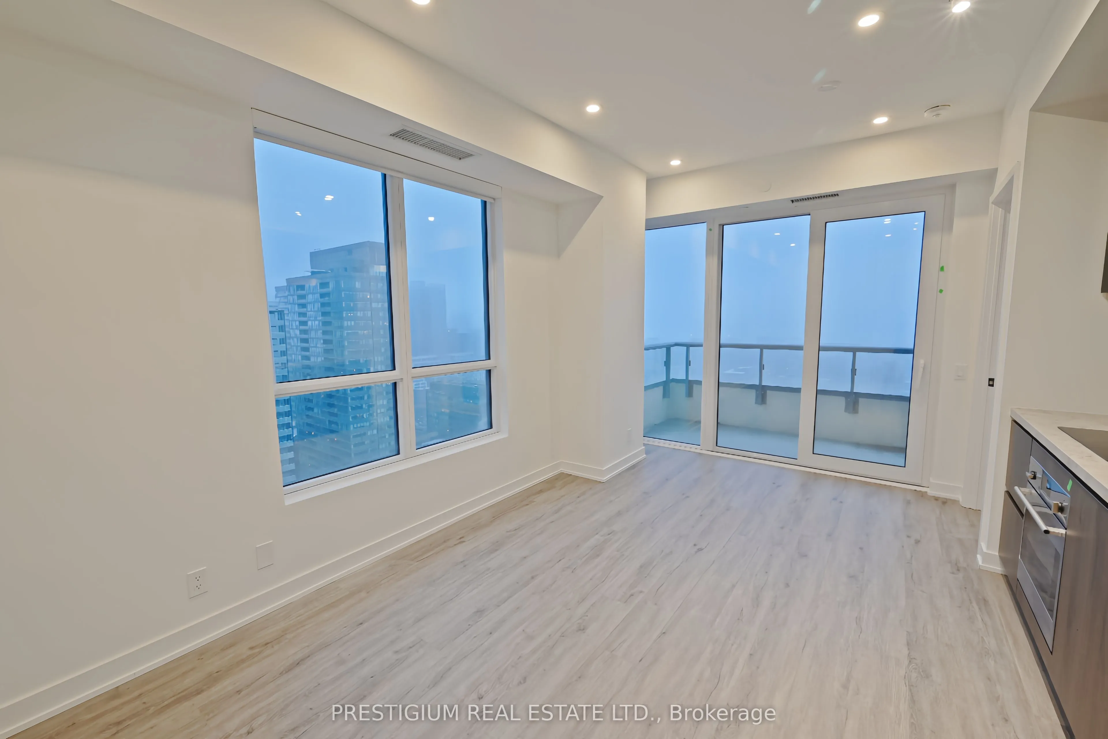 108 Peter Street, #3510