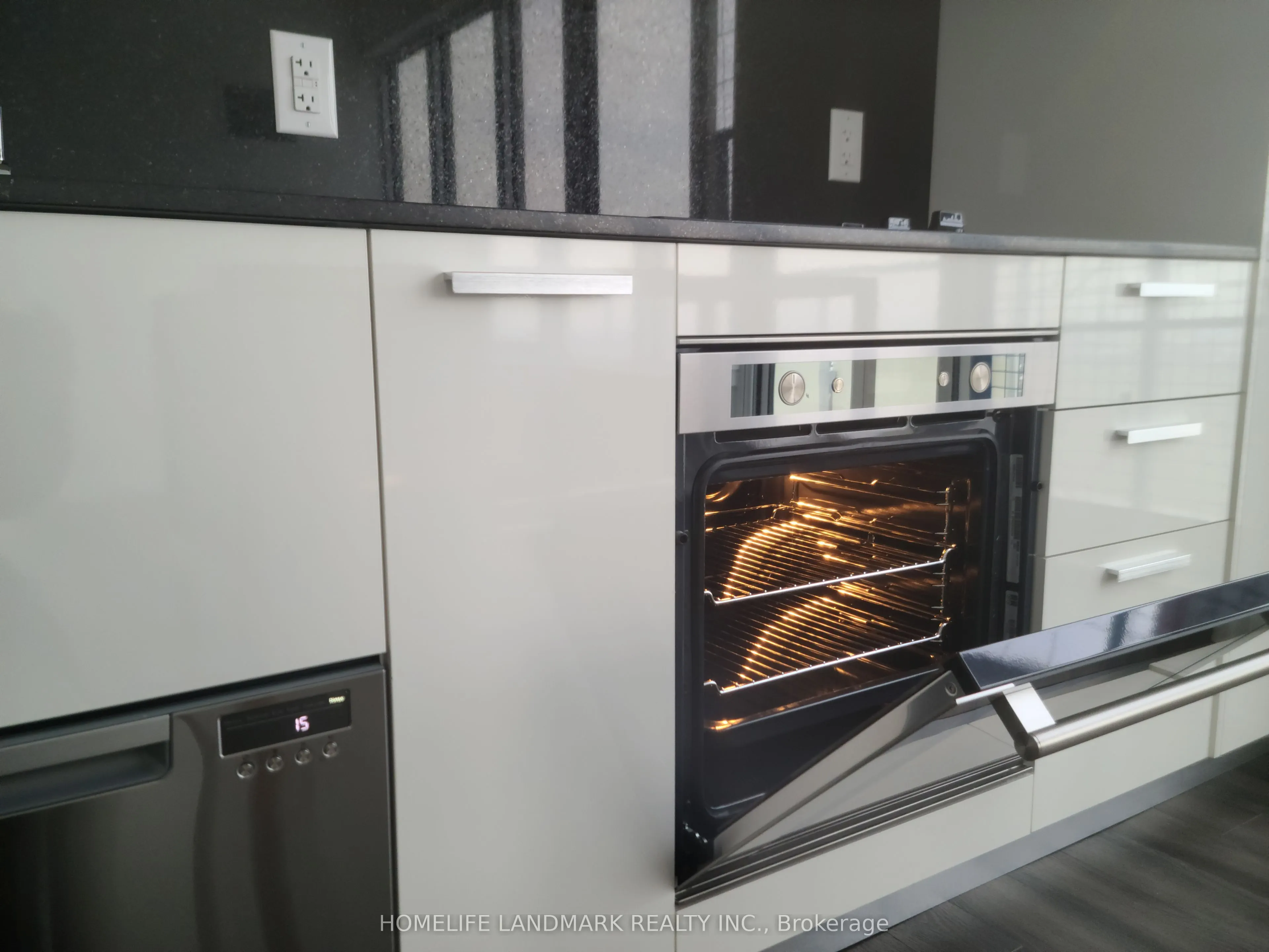 75 Canterbury Place, #2902