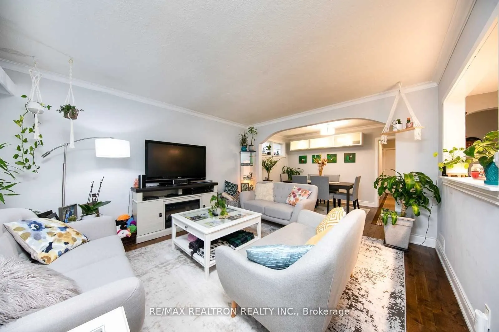 28 Irvington Crescent