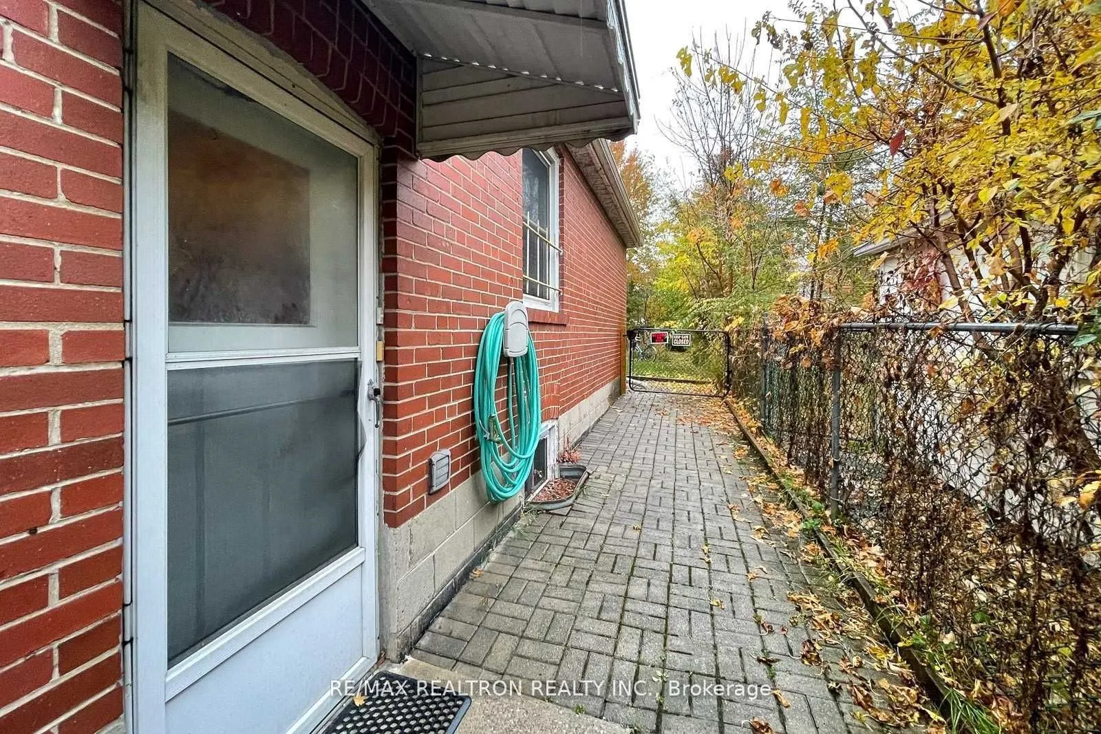 28 Irvington Crescent