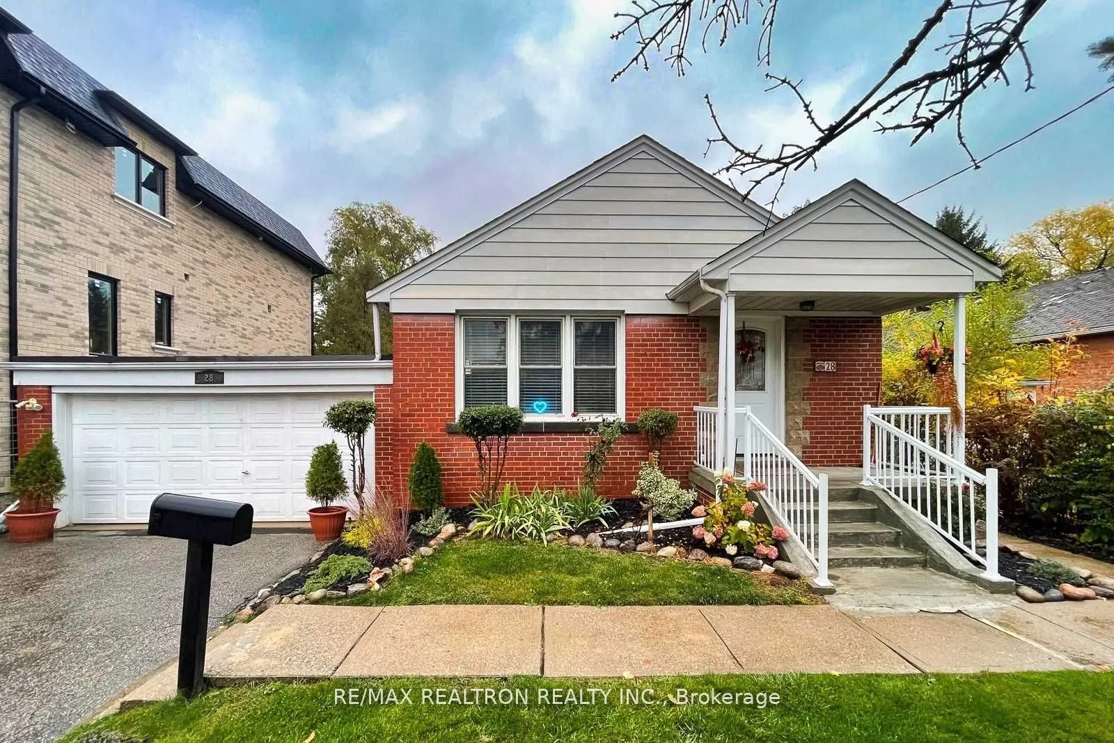 28 Irvington Crescent