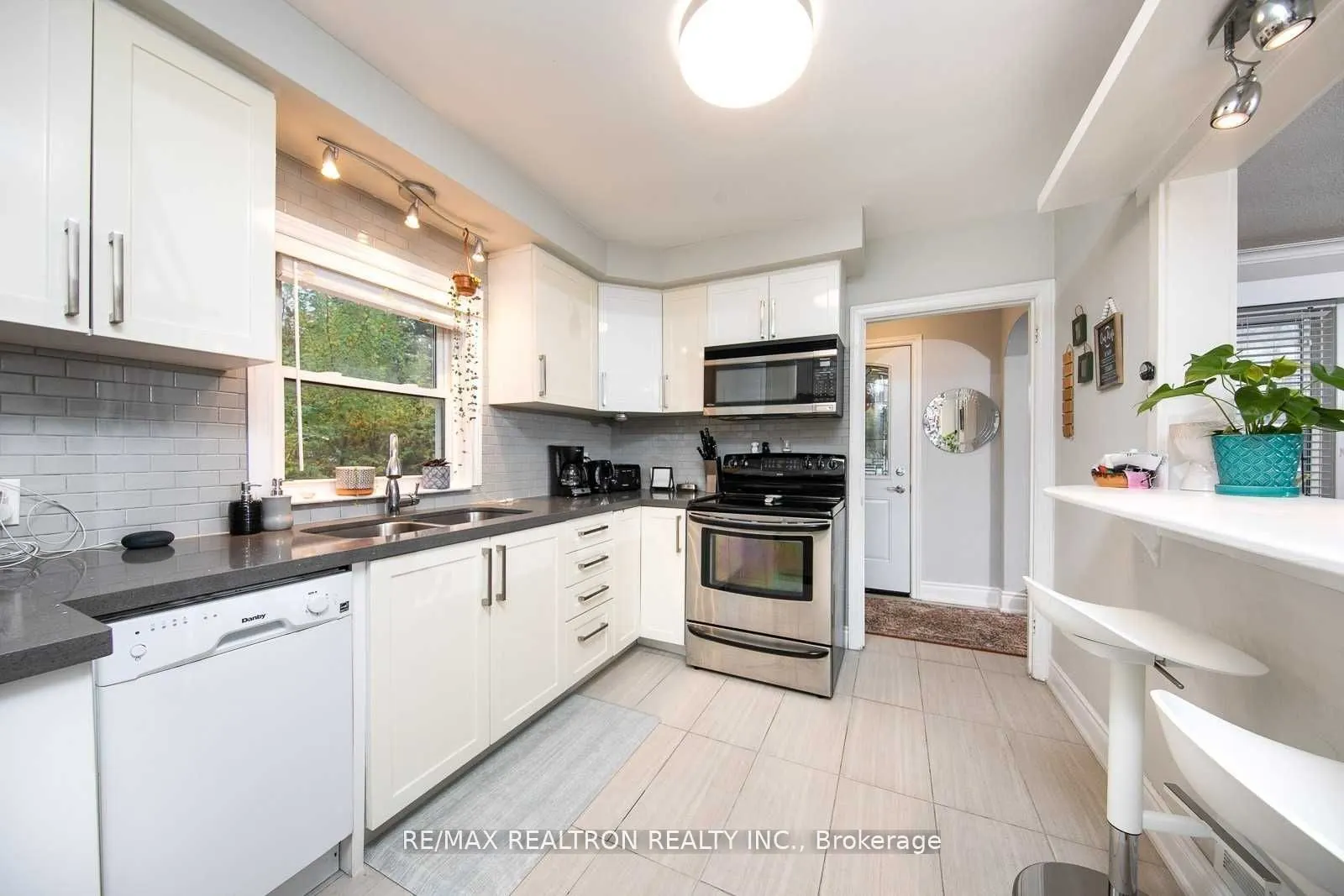 28 Irvington Crescent