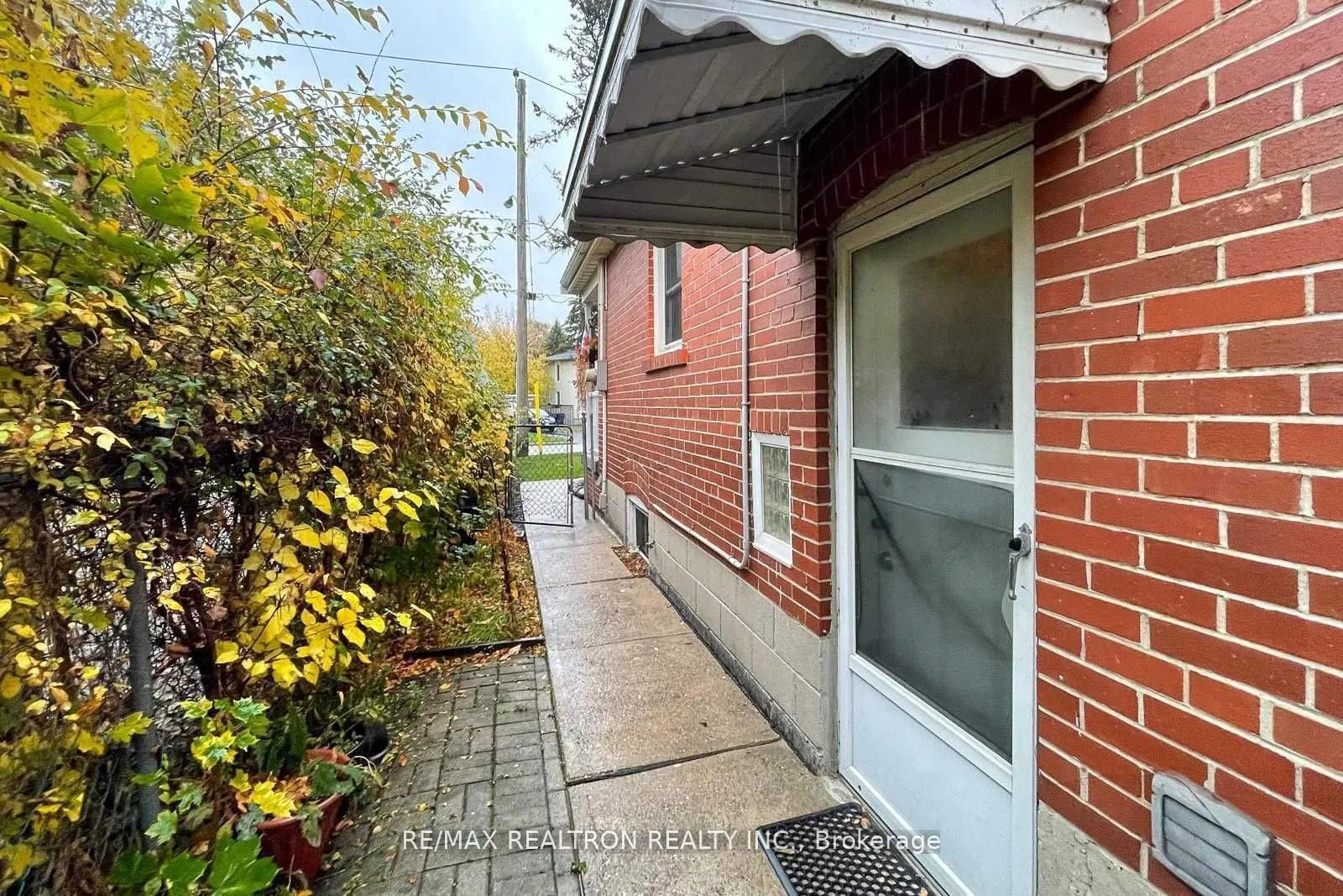 28 Irvington Crescent