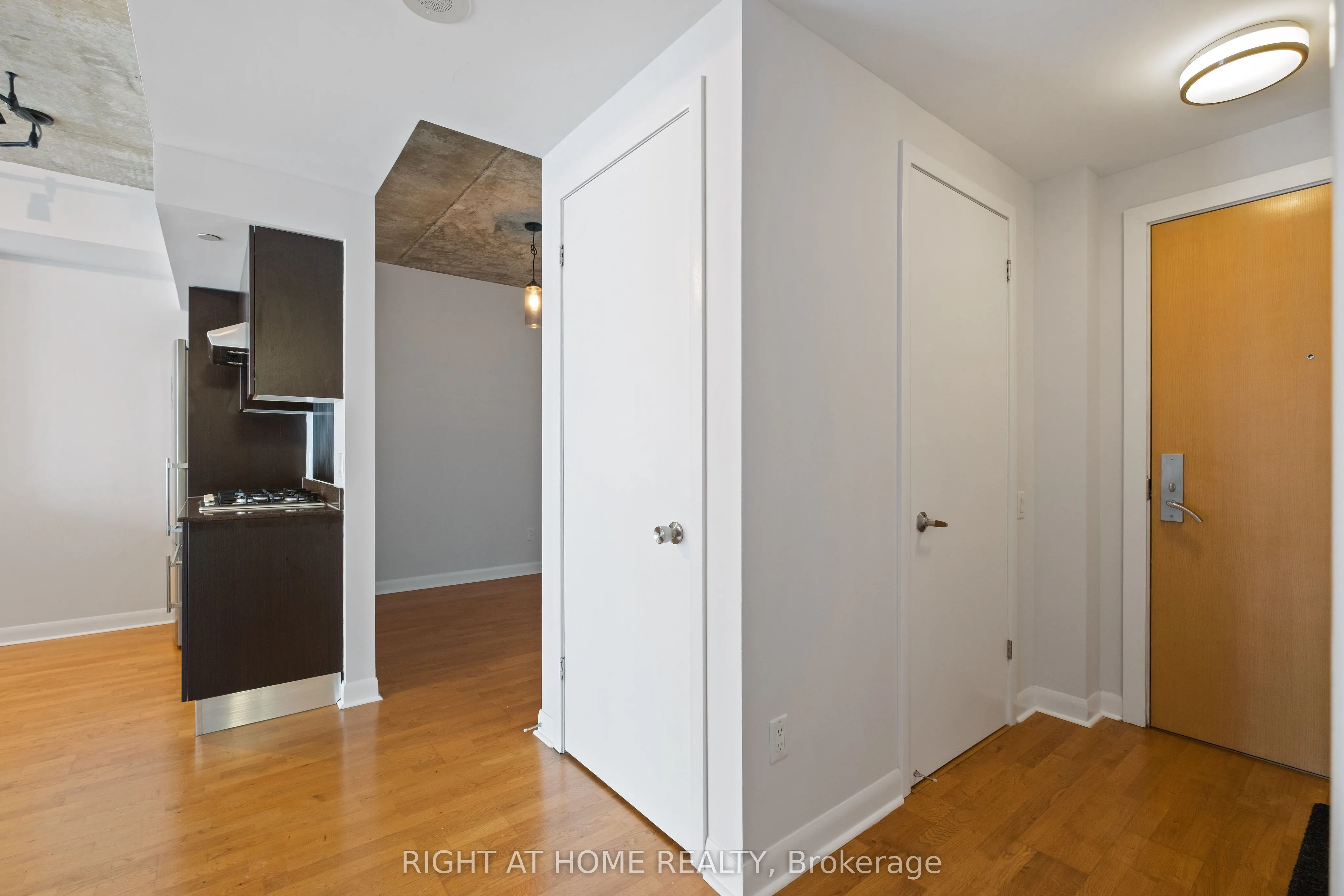 375 King Street W, #3106