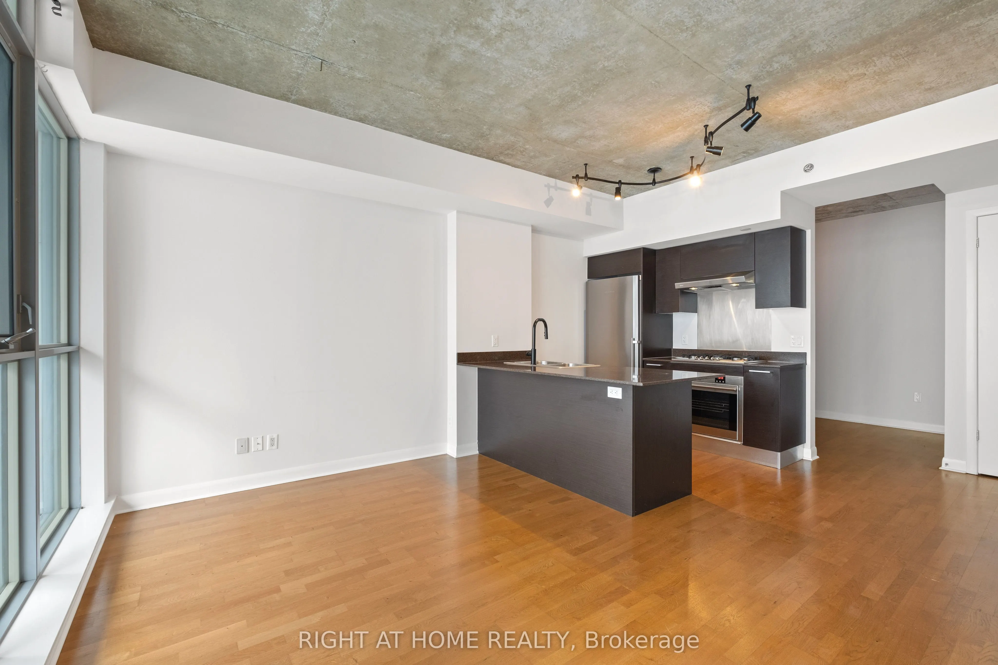 375 King Street W, #3106