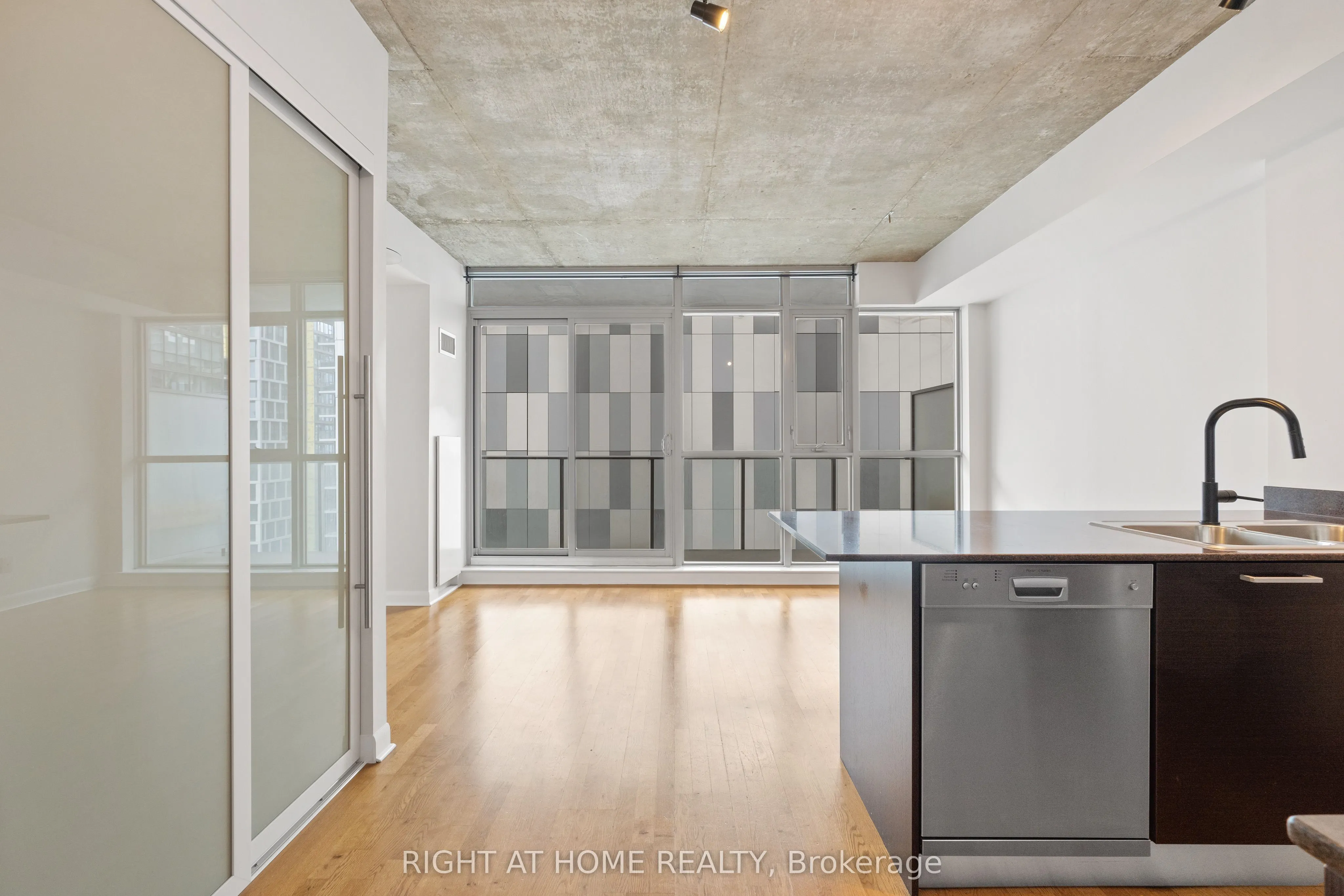 375 King Street W, #3106
