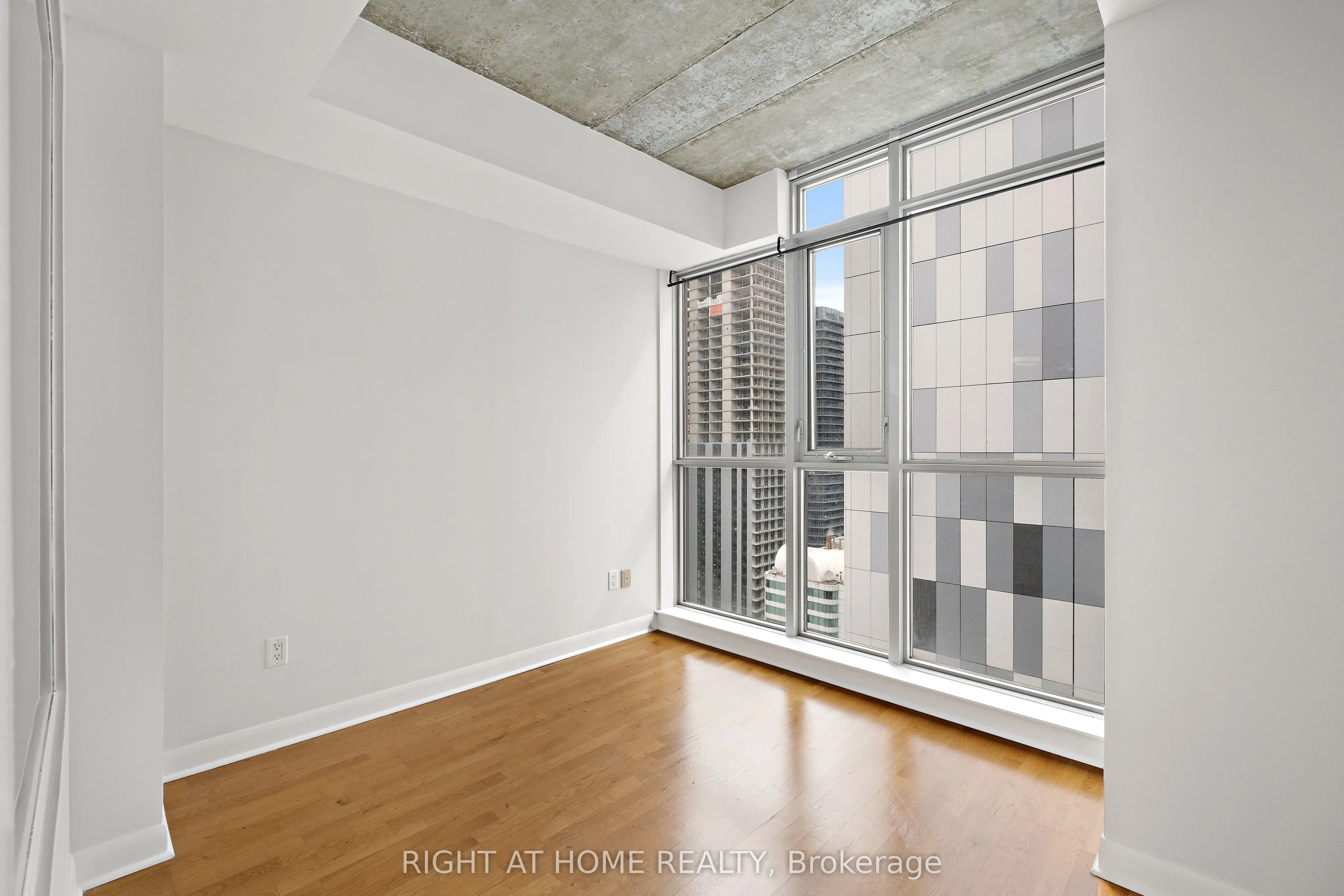 375 King Street W, #3106