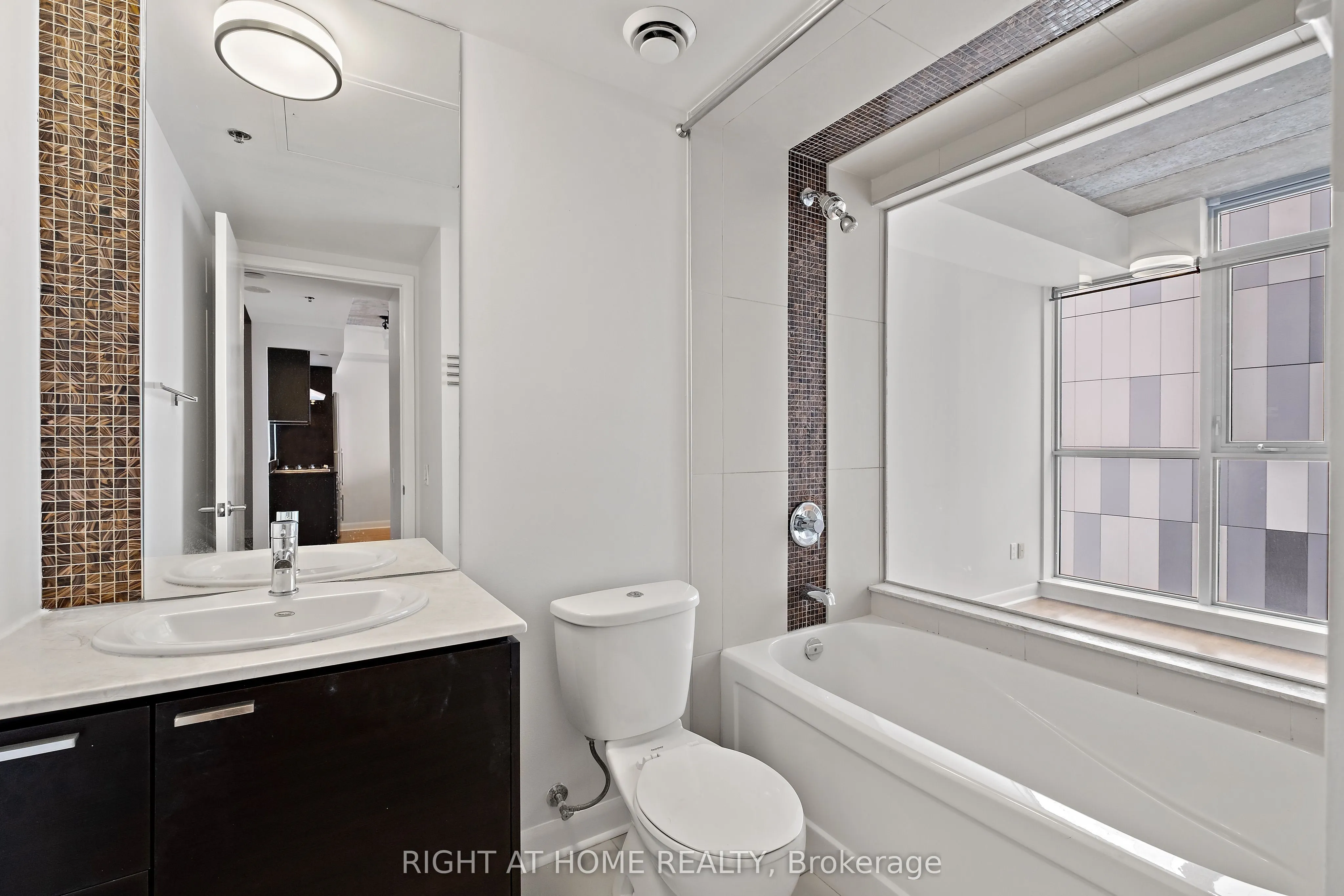 375 King Street W, #3106