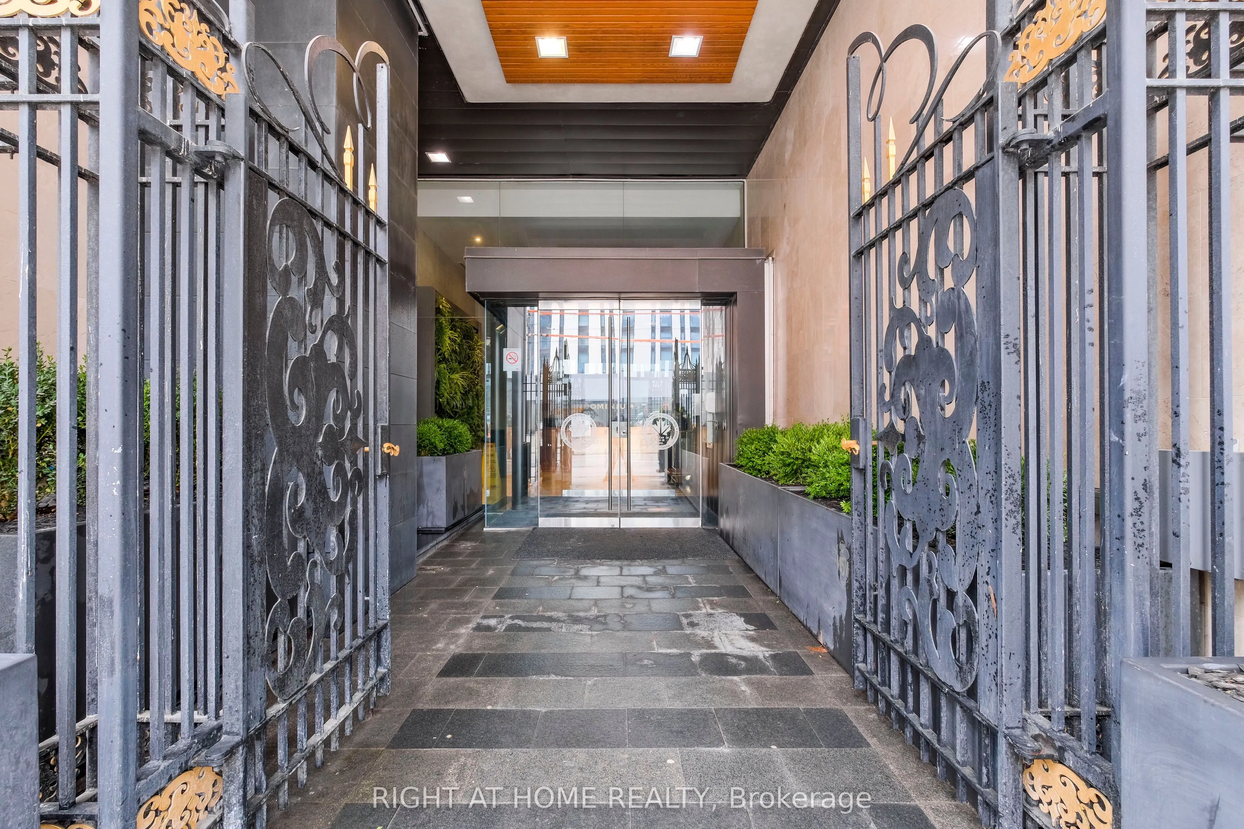 375 King Street W, #3106