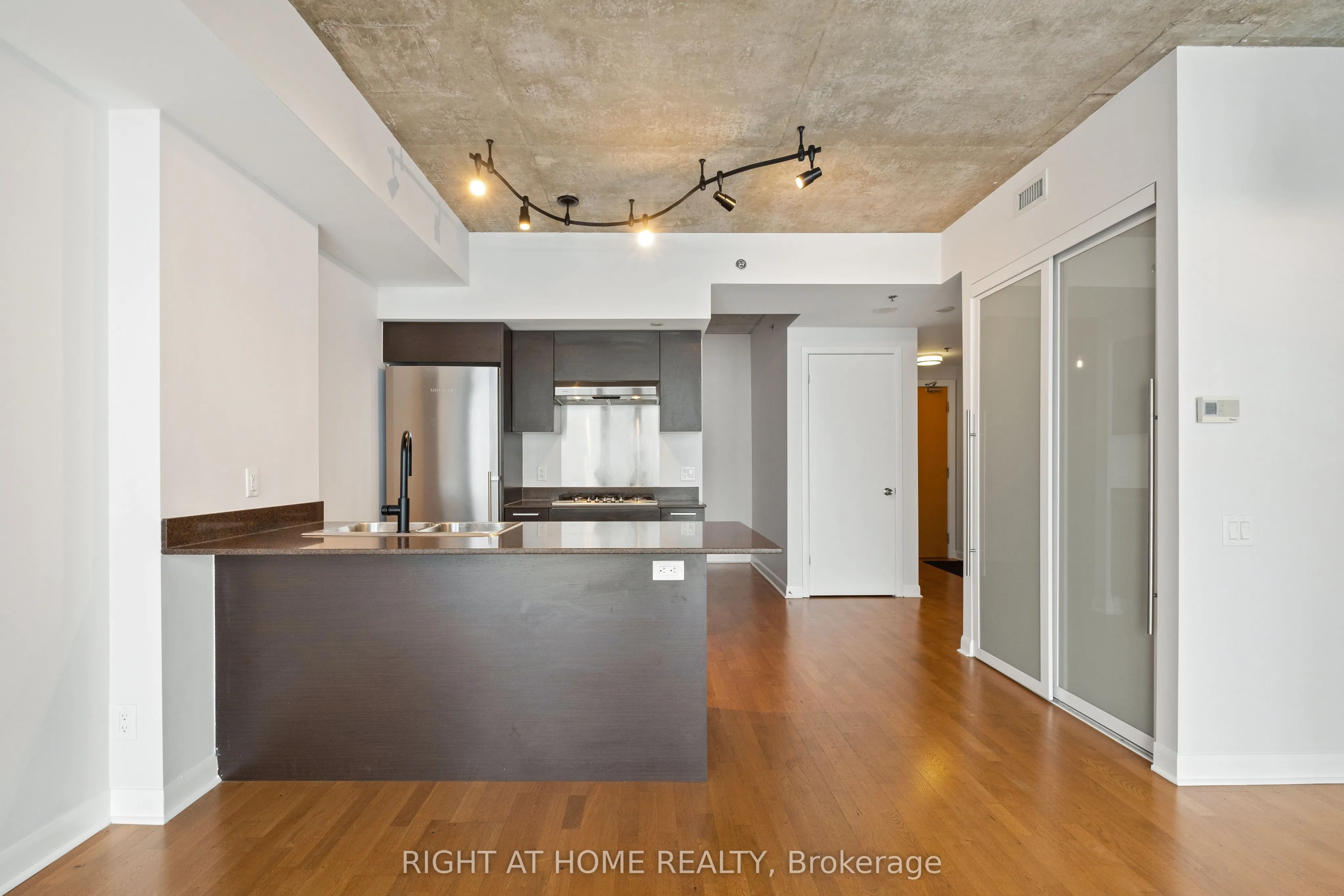 375 King Street W, #3106