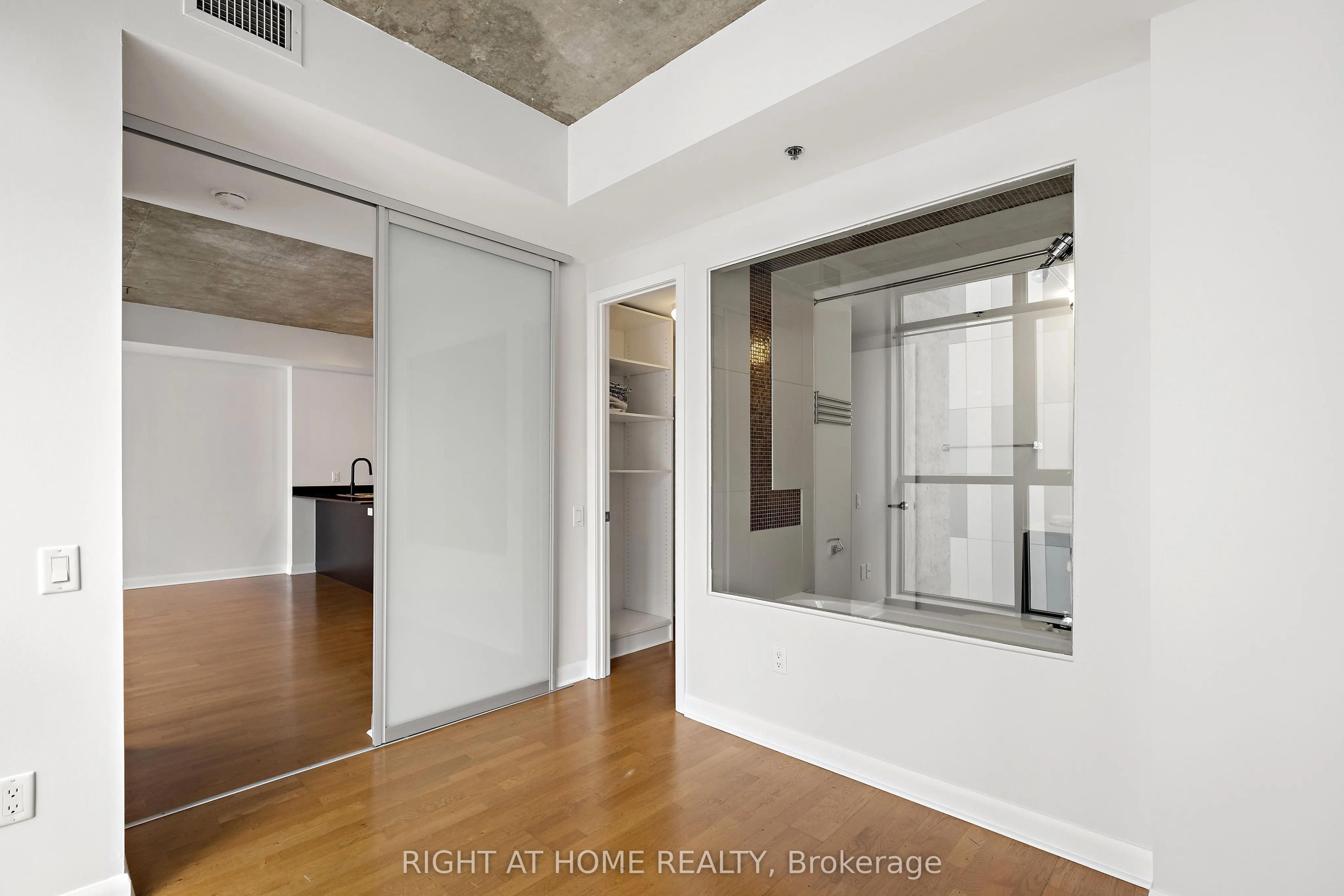 375 King Street W, #3106