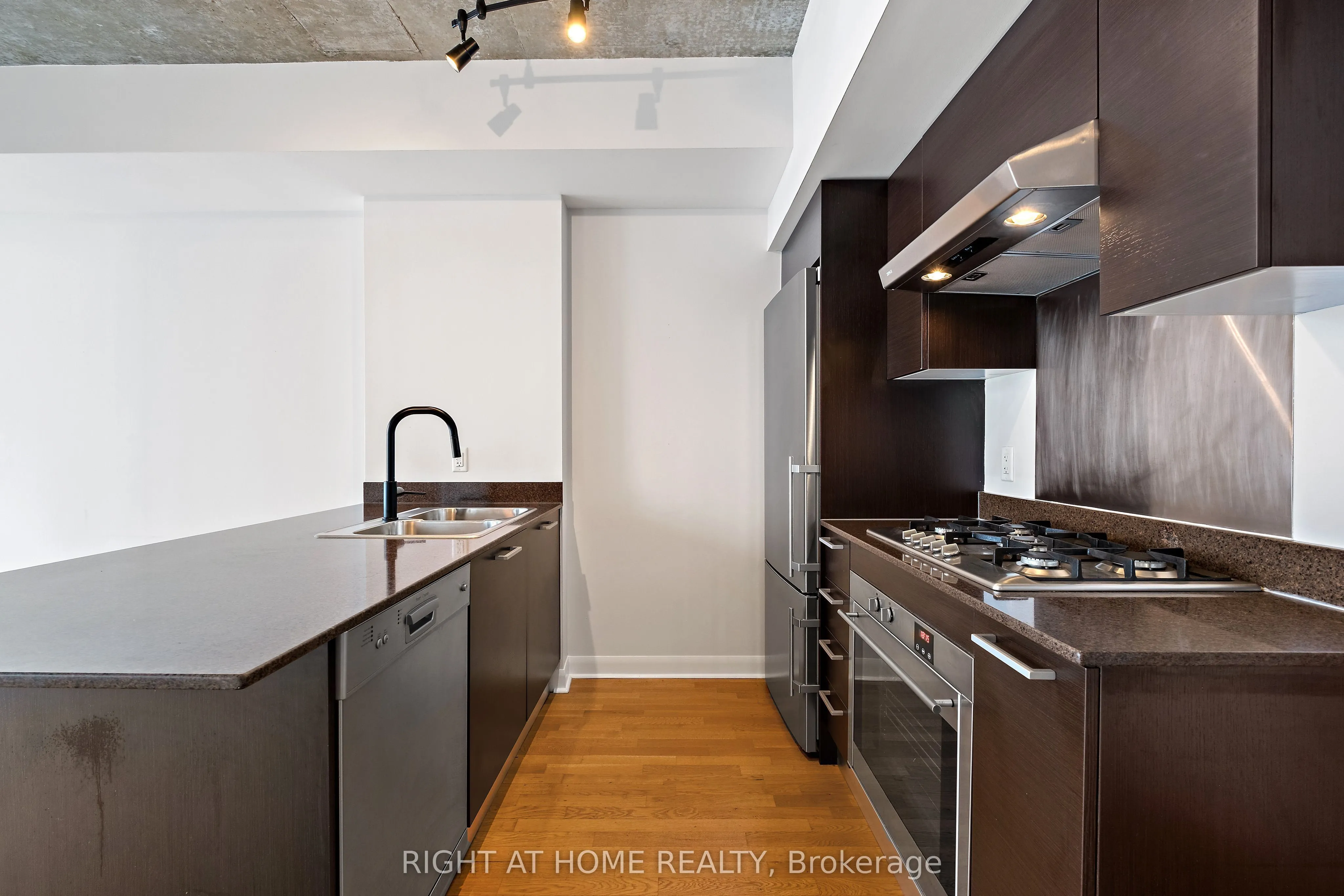 375 King Street W, #3106