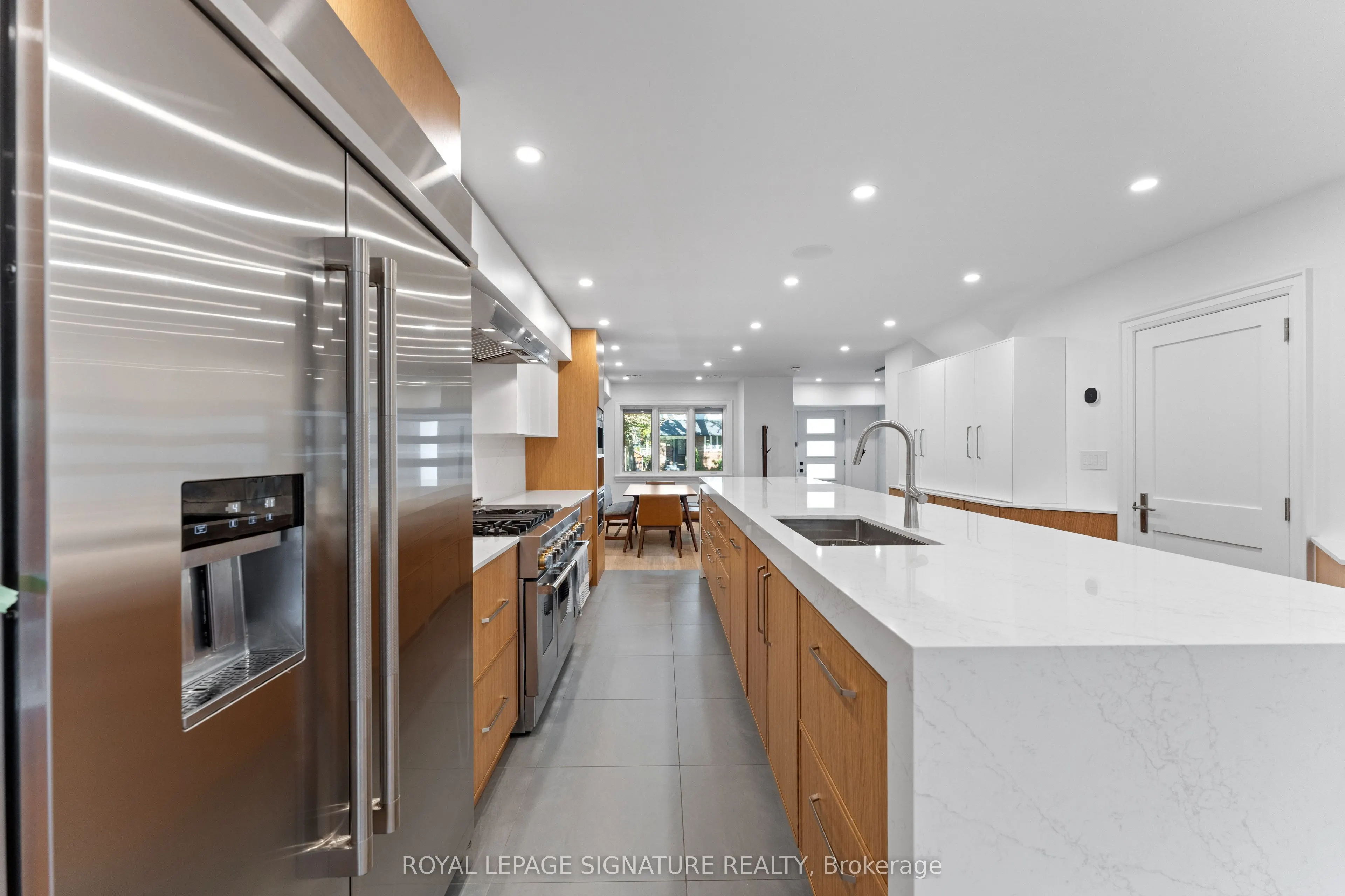 37 Manor Road E