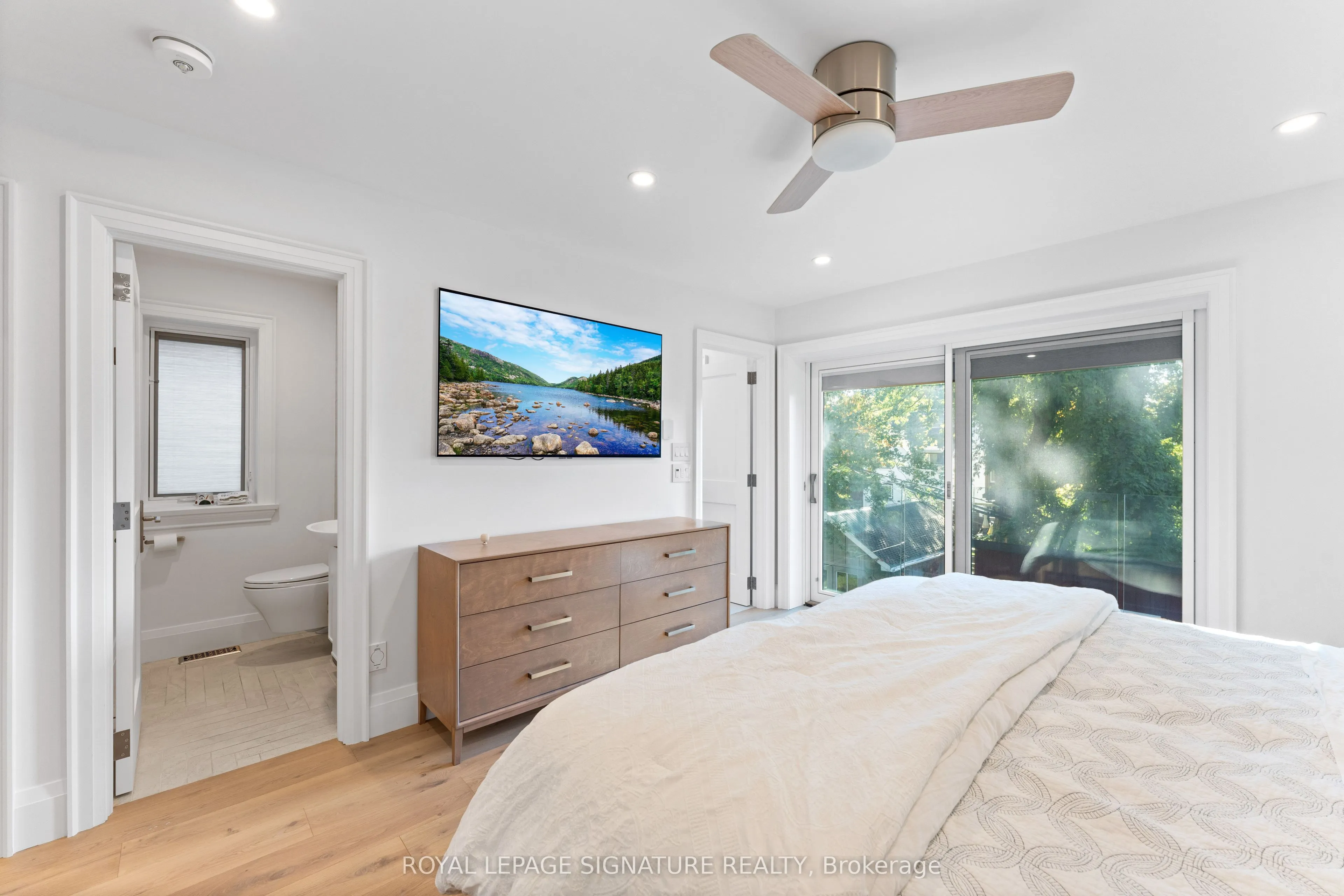37 Manor Road E