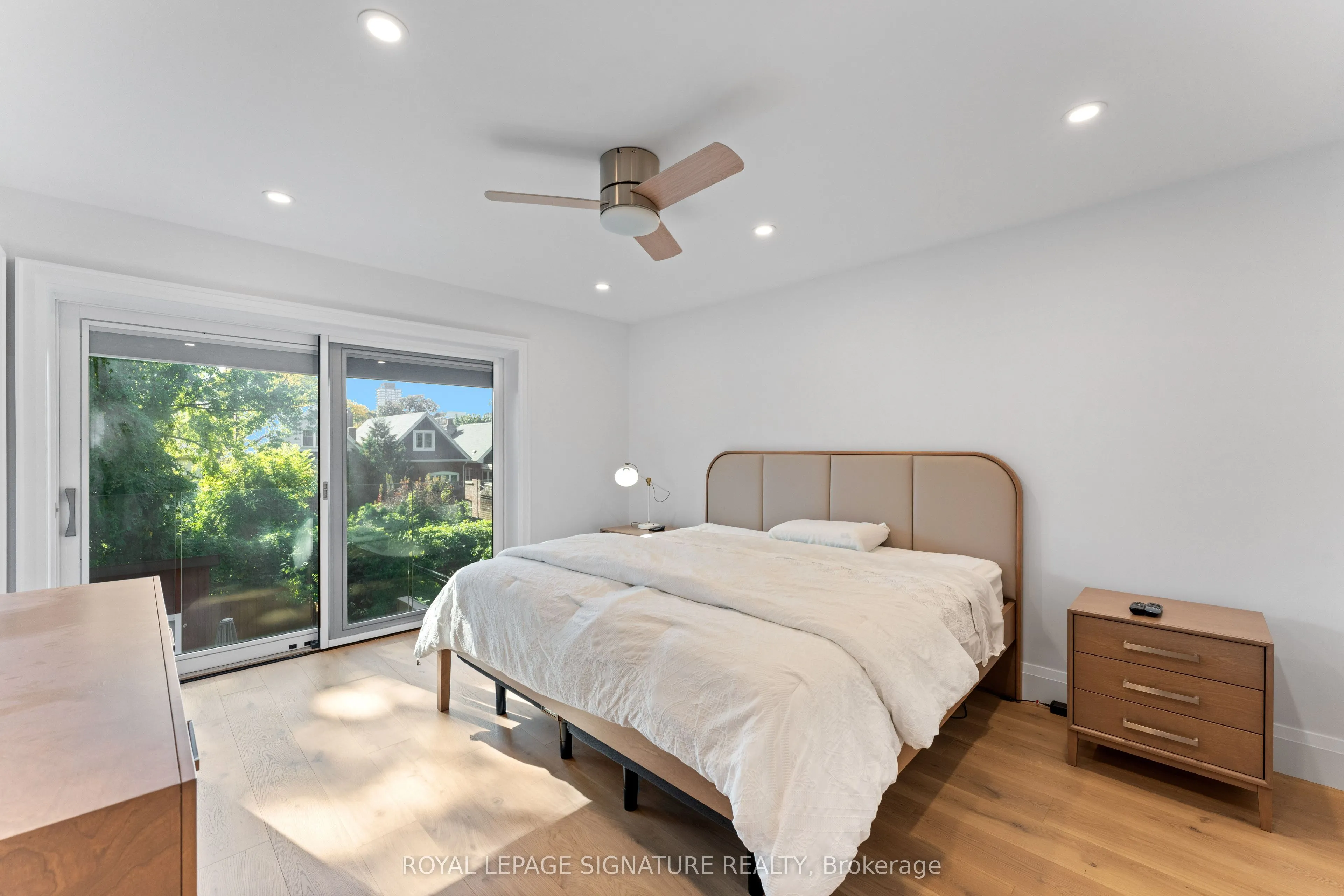 37 Manor Road E