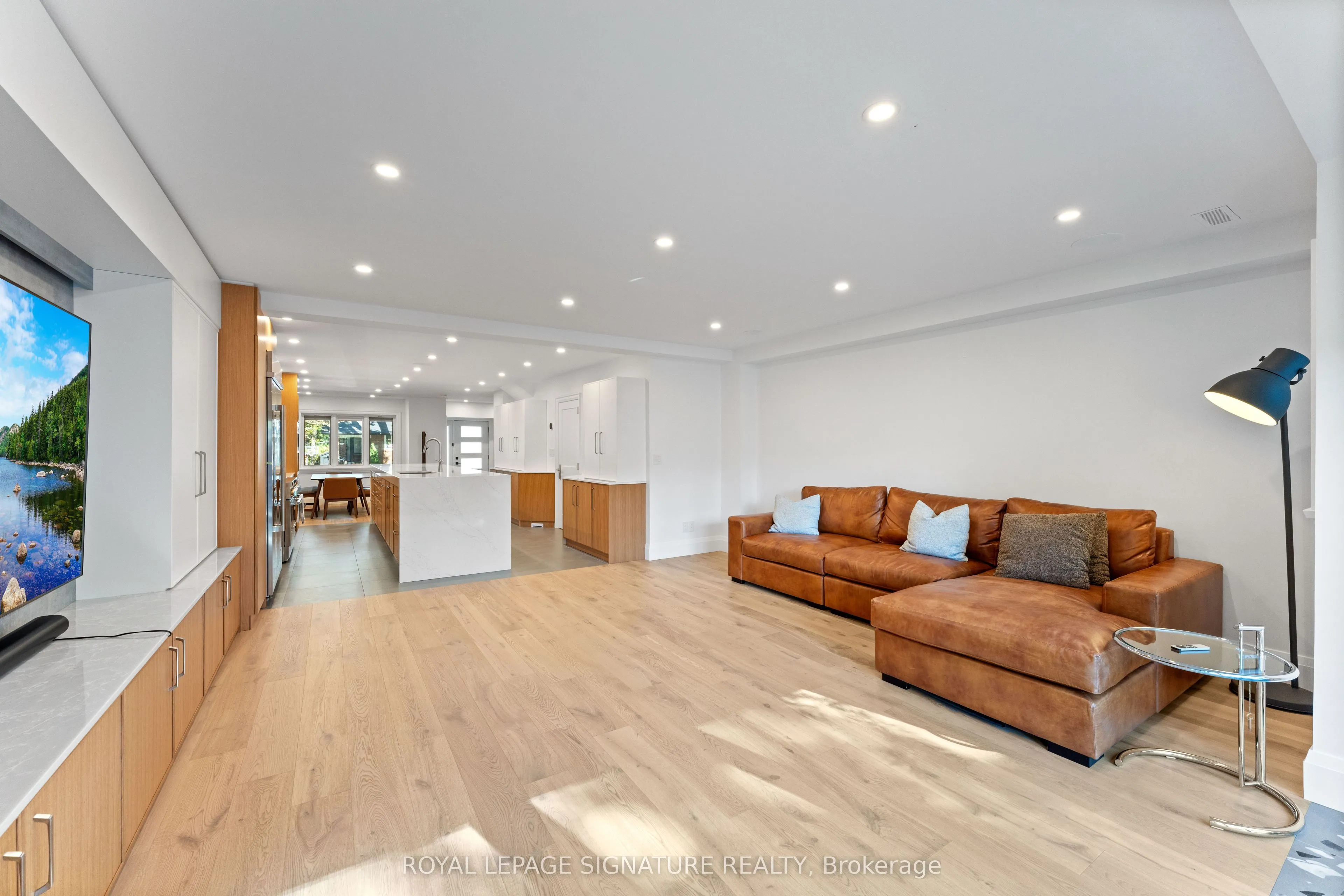 37 Manor Road E