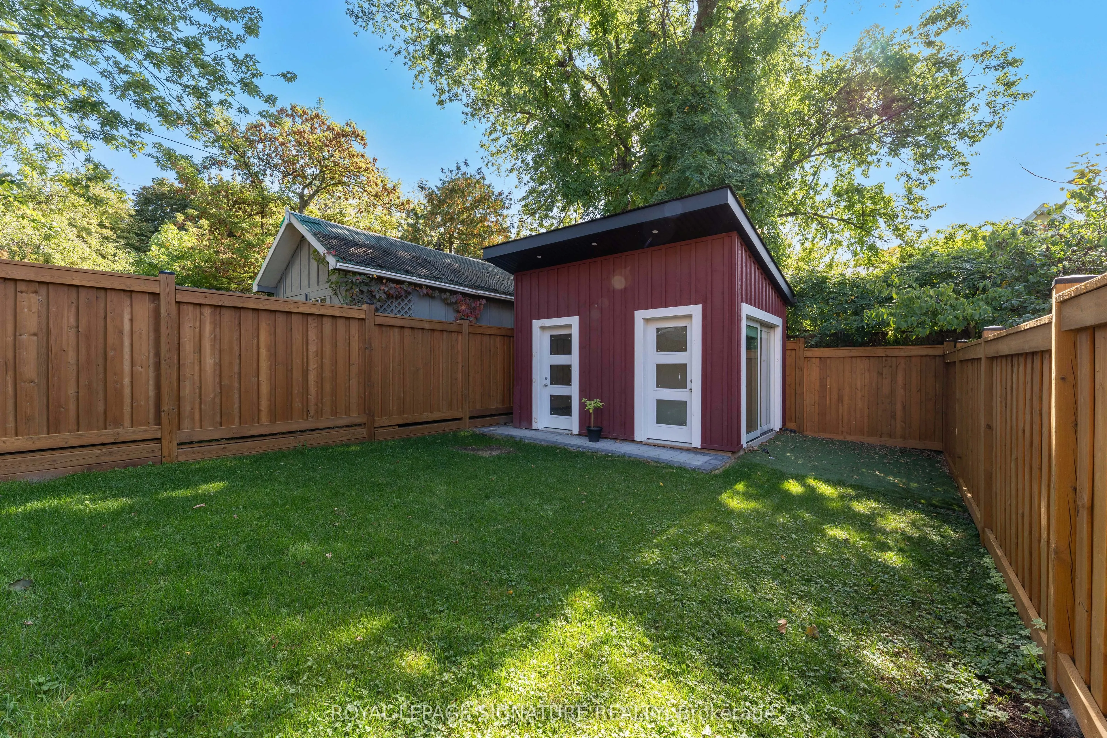 37 Manor Road E