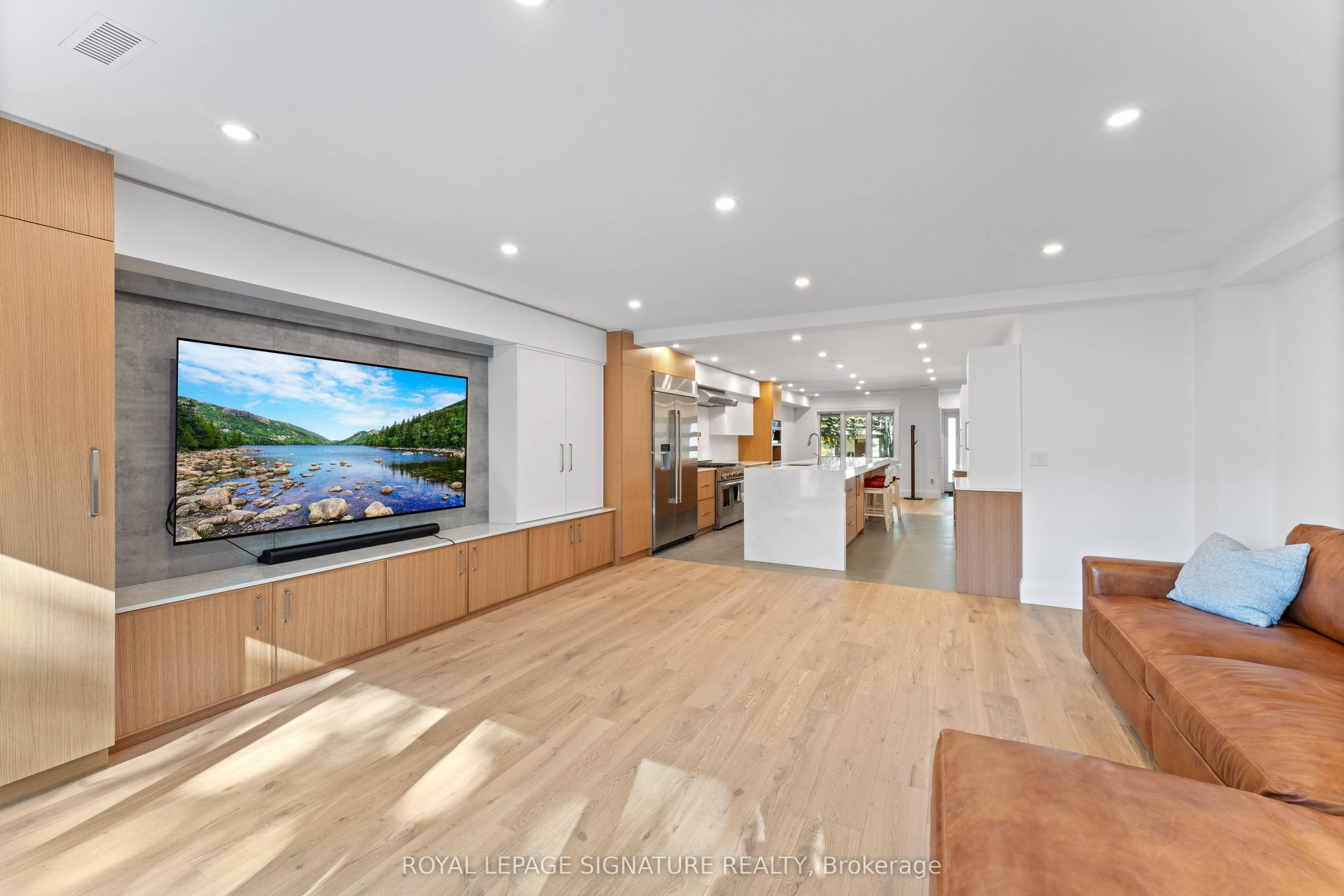37 Manor Road E