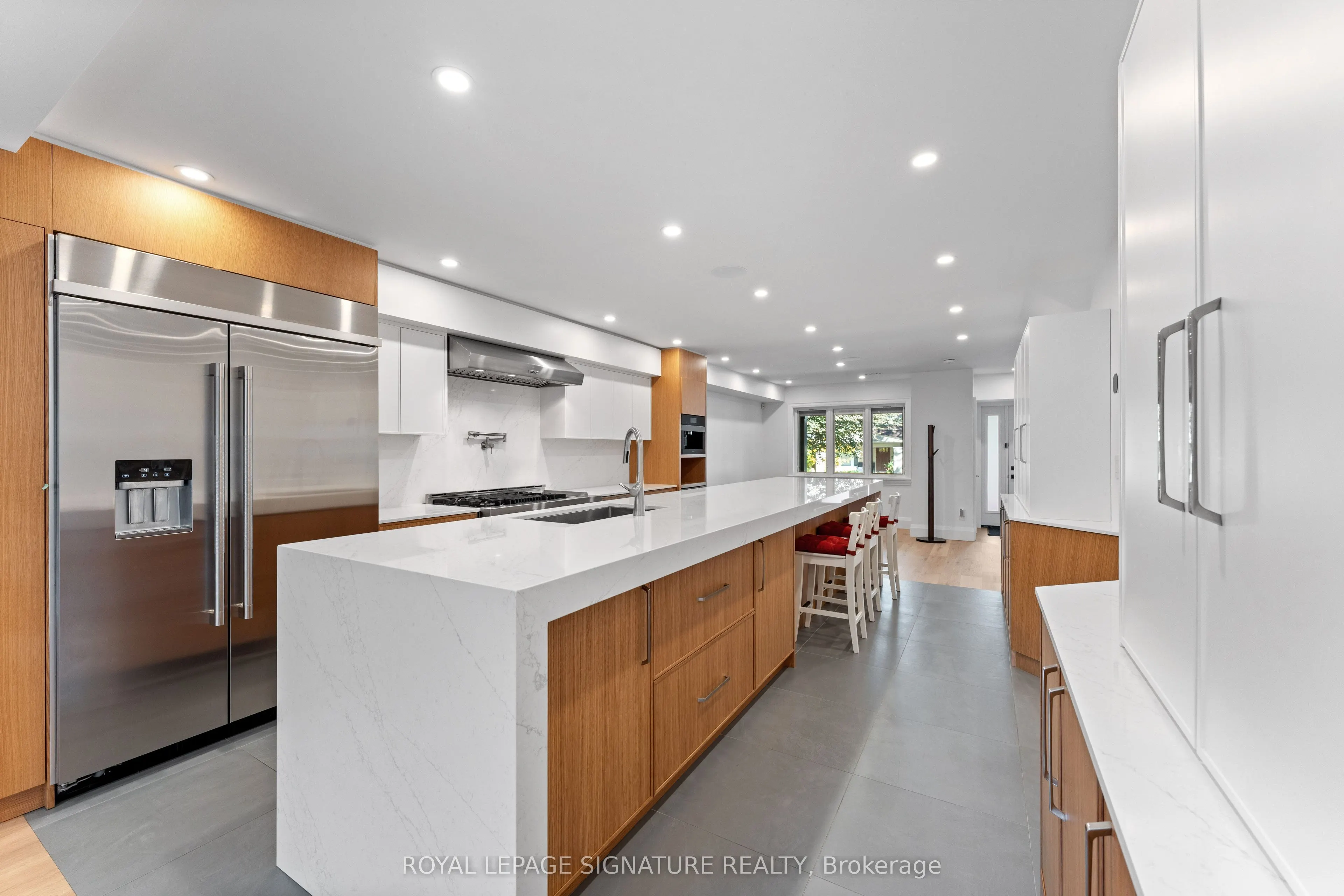 37 Manor Road E