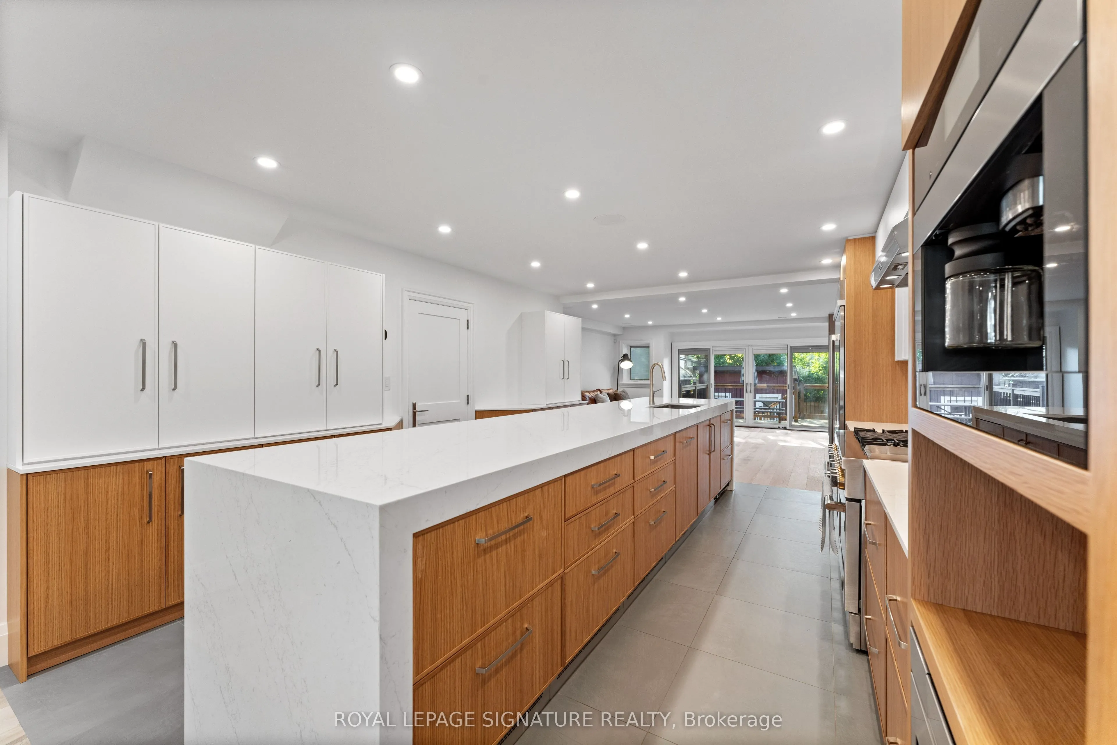 37 Manor Road E