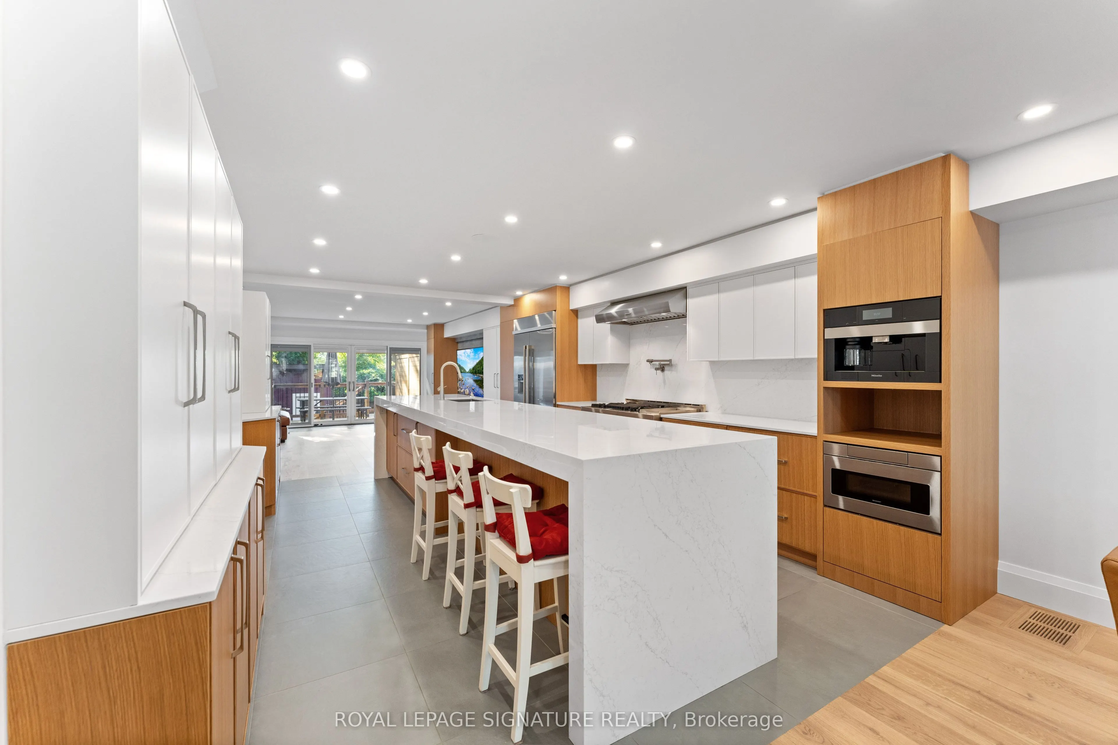 37 Manor Road E