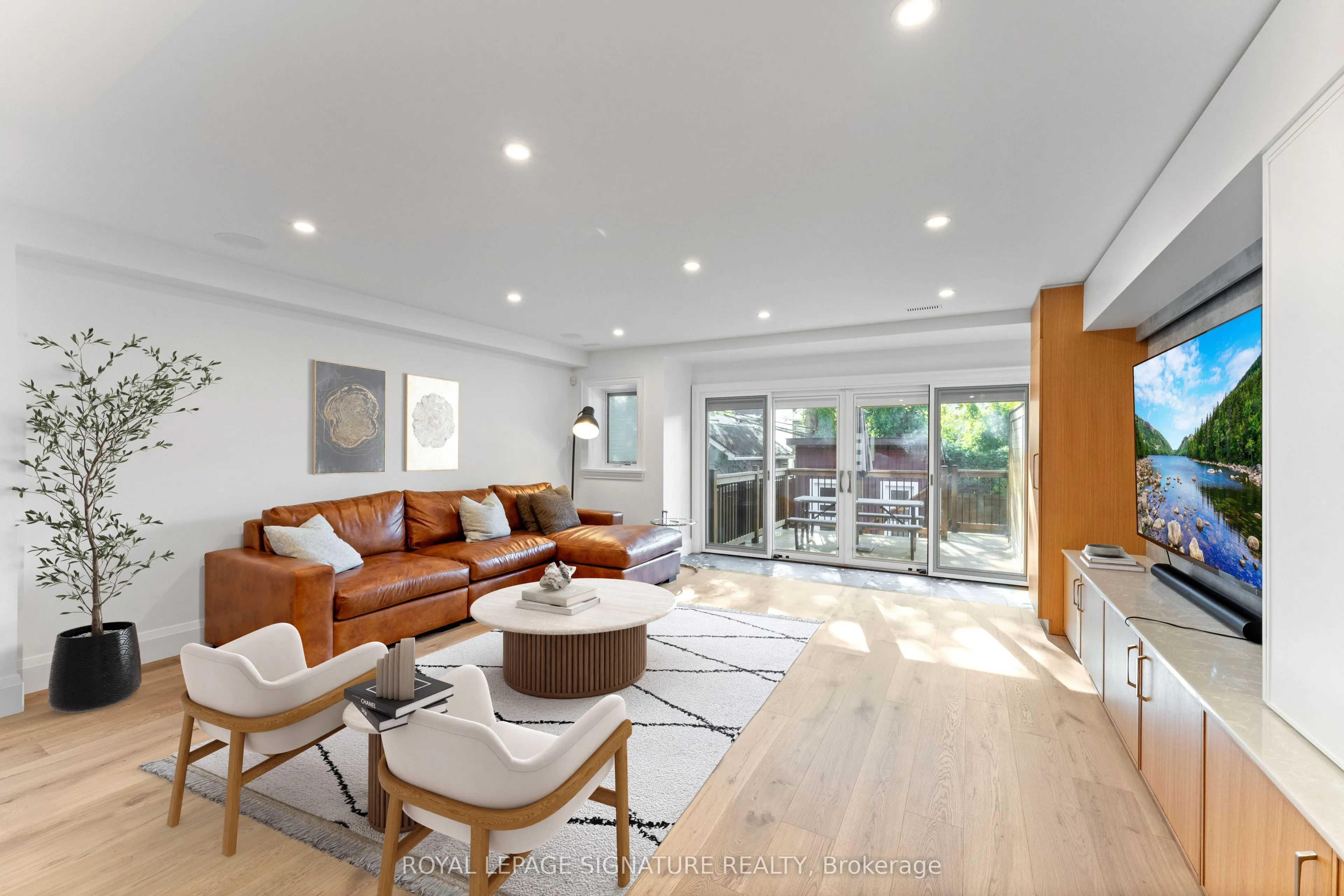 37 Manor Road E