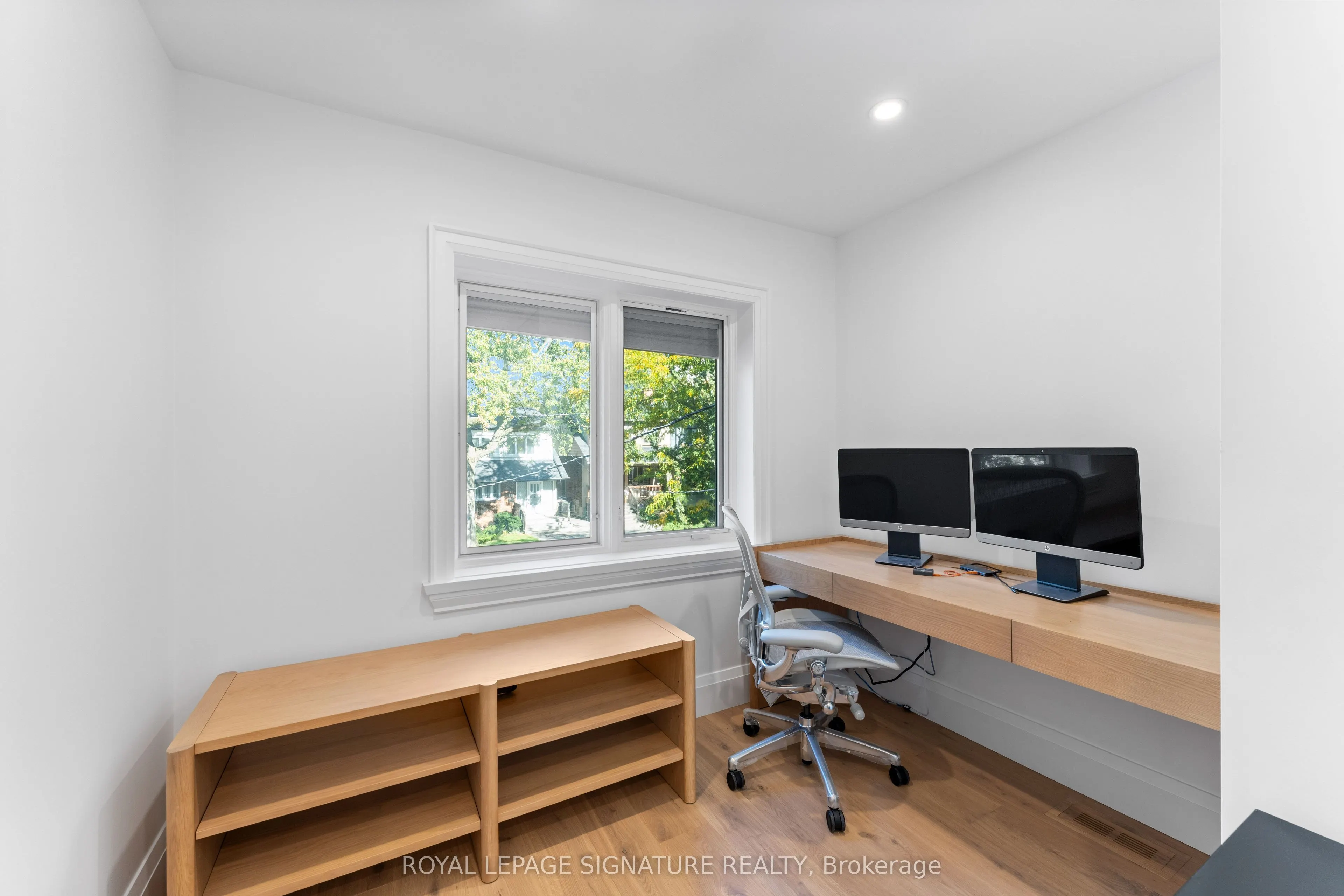 37 Manor Road E