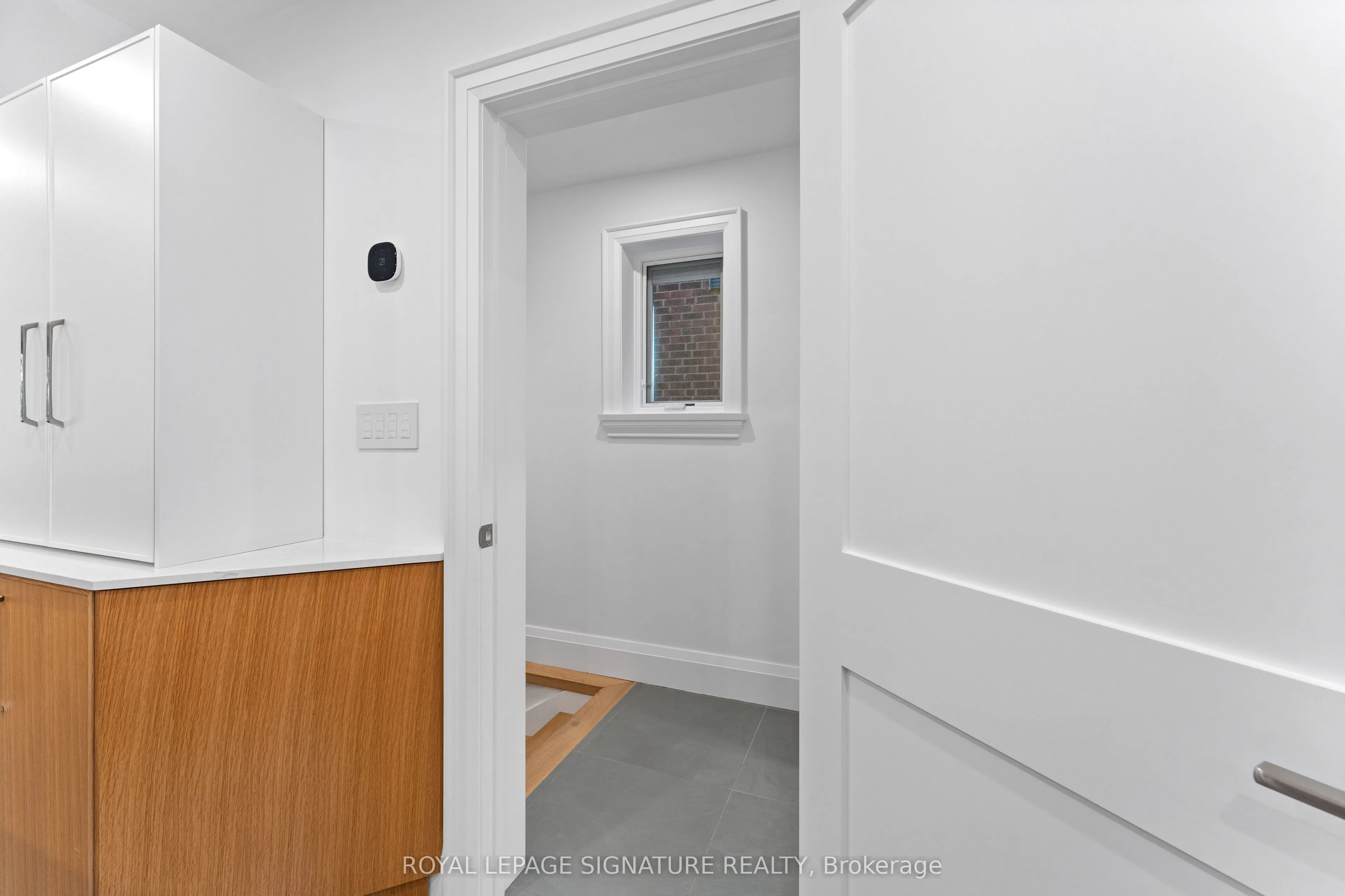 37 Manor Road E
