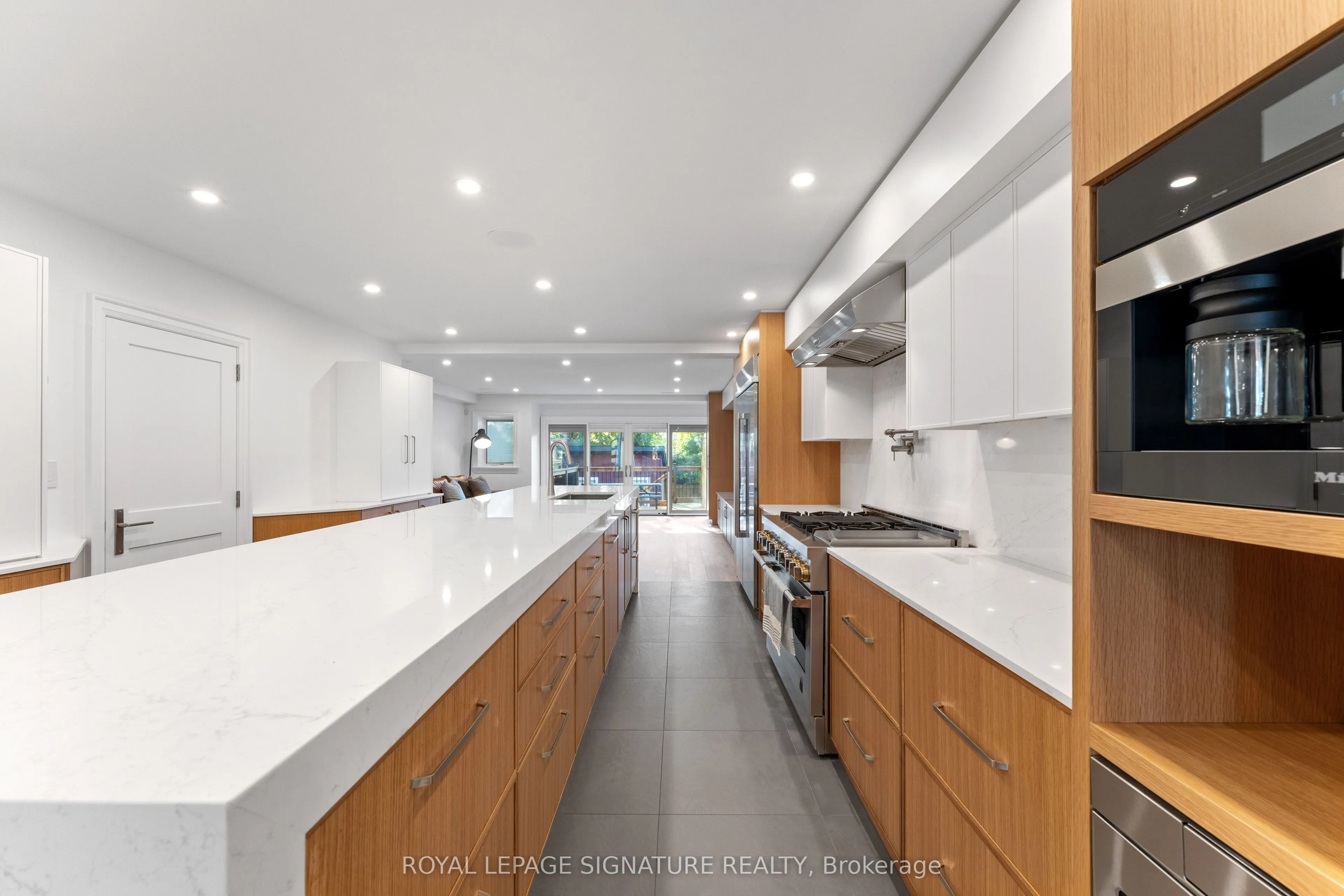 37 Manor Road E